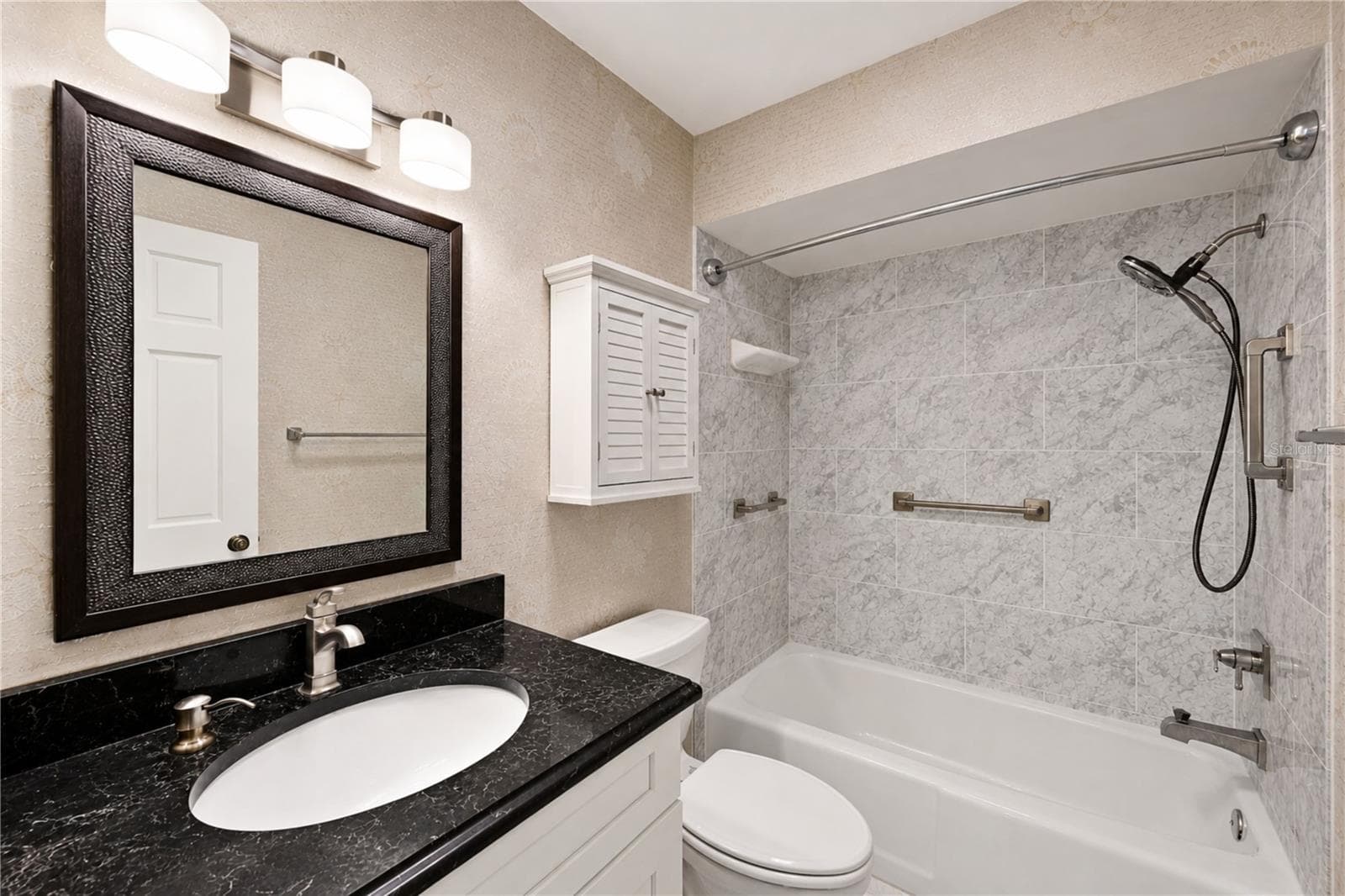 Secondary bathroom - 9425 ANDOVER CIR, BRADENTON