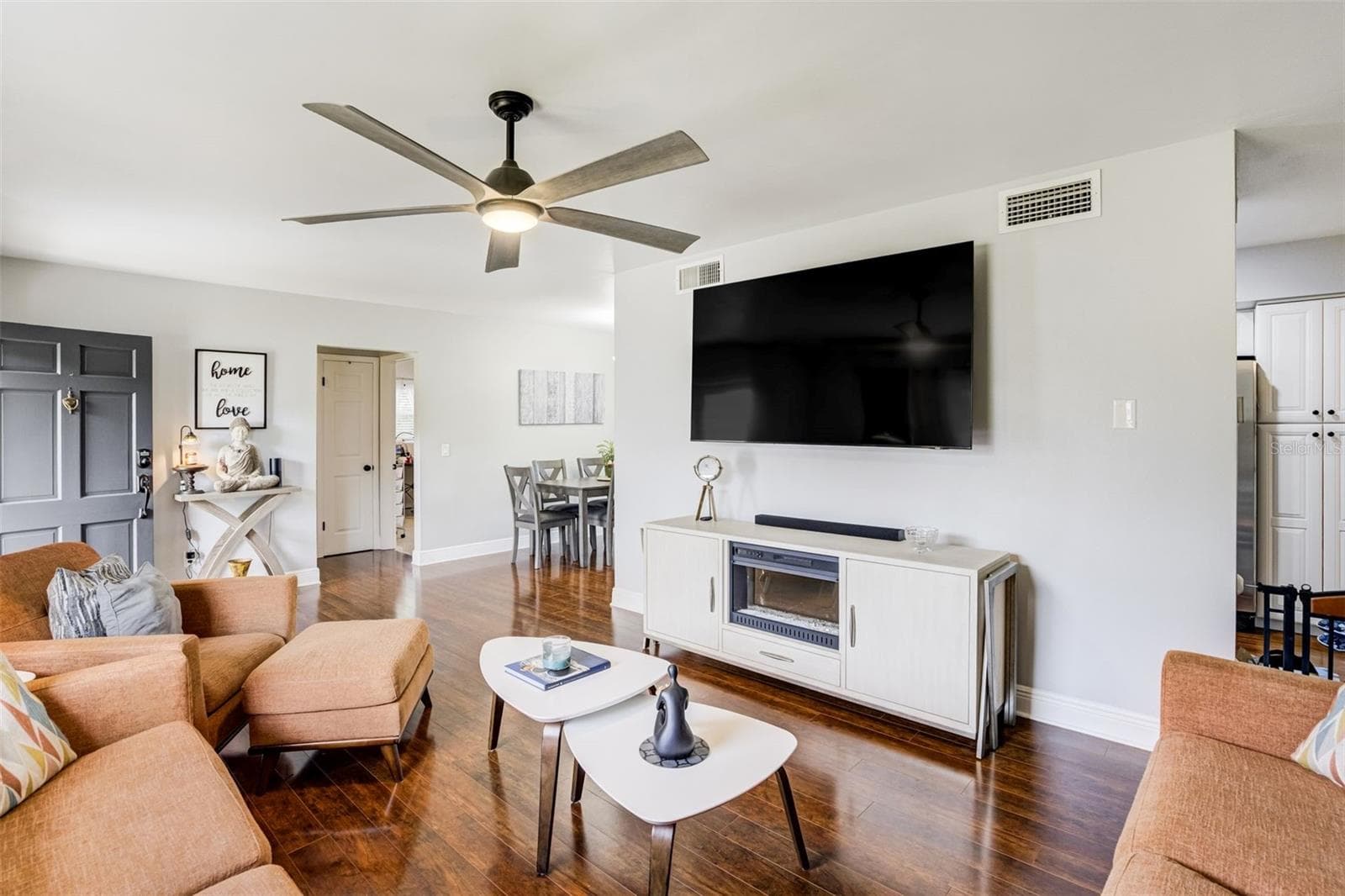 Living Room - 1636 LEISURE DR, CLEARWATER