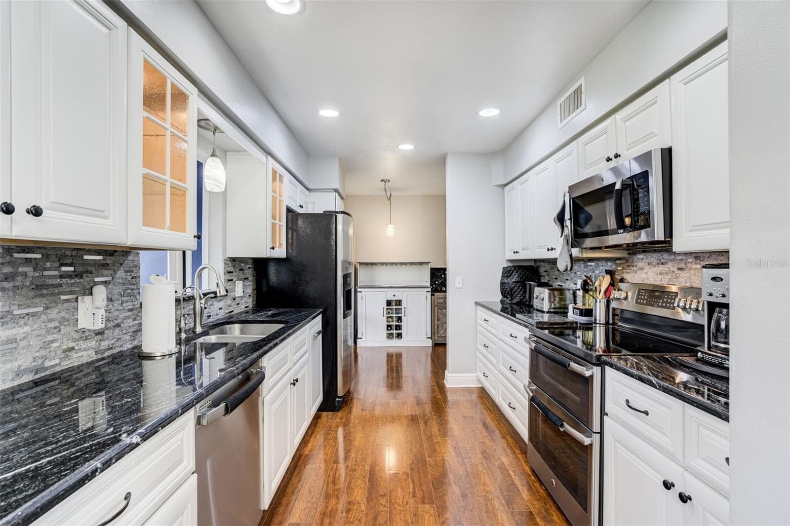 Kitchen - 1636 LEISURE DR, CLEARWATER