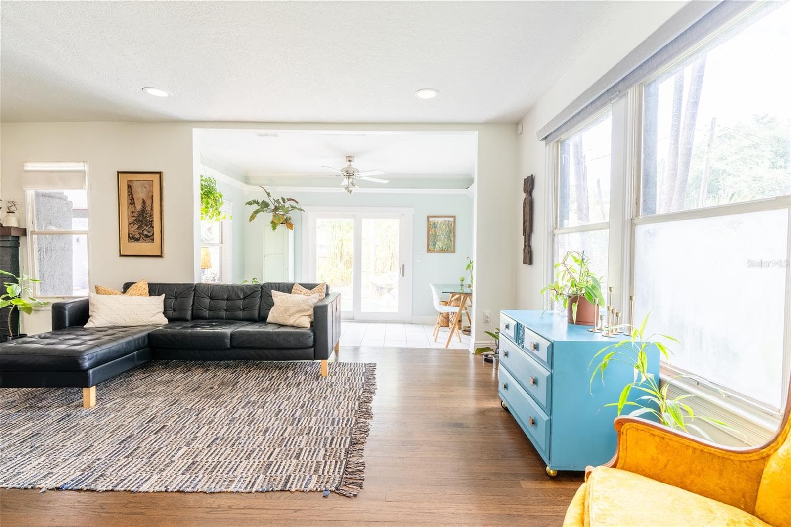 Main living area and view from front door - 795 30TH ST, ORLANDO