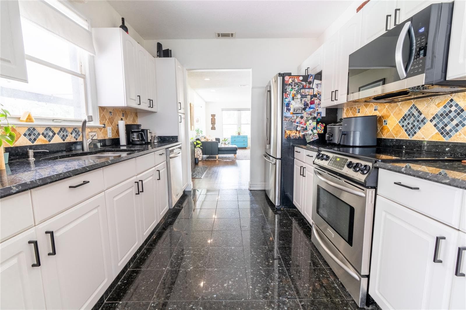 Perfectly appointed kitchen with tons of natural light - 795 30TH ST, ORLANDO