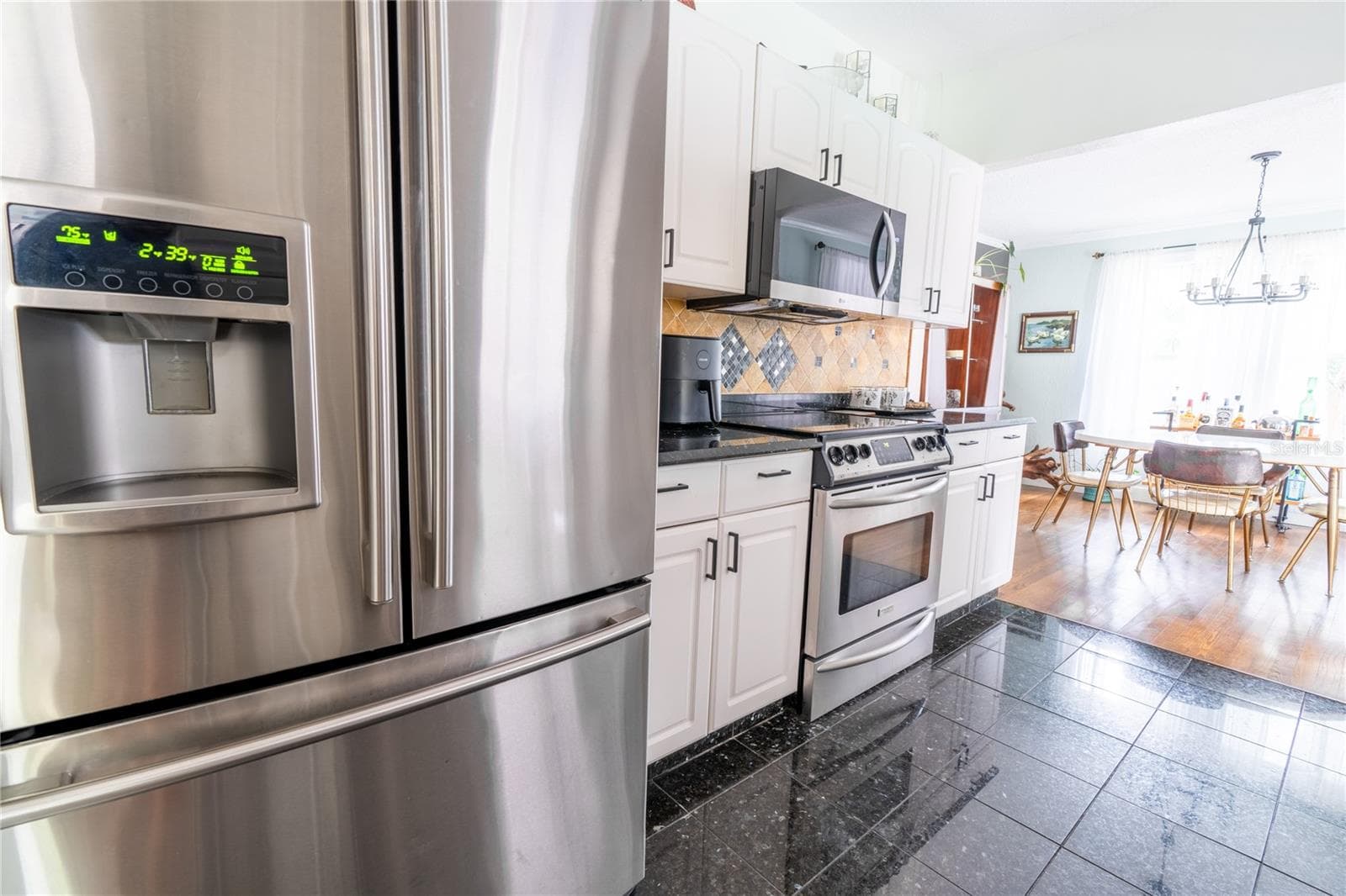 Perfectly appointed kitchen with tons of natural light - 795 30TH ST, ORLANDO