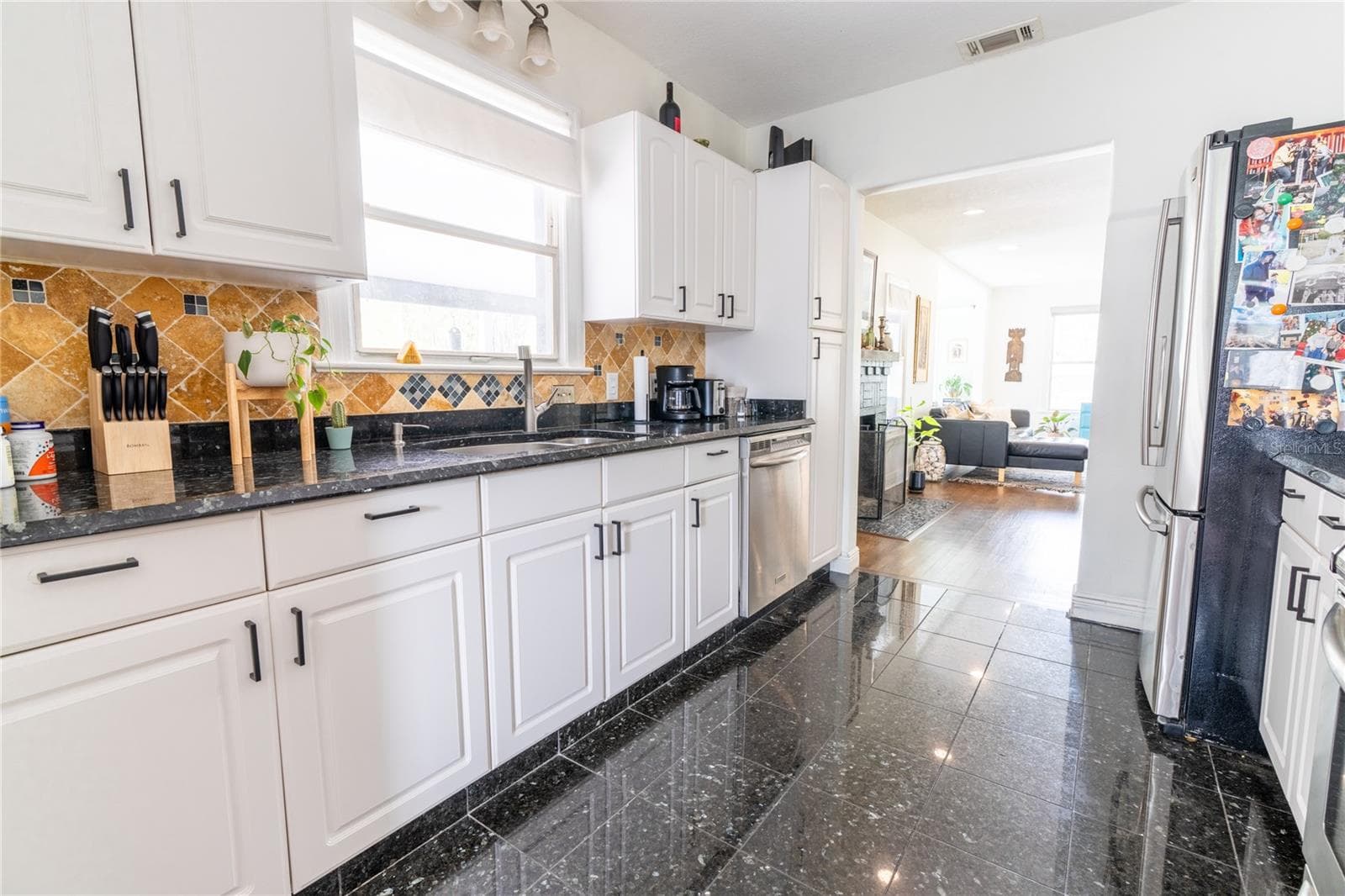 Perfectly appointed kitchen with tons of natural light - 795 30TH ST, ORLANDO