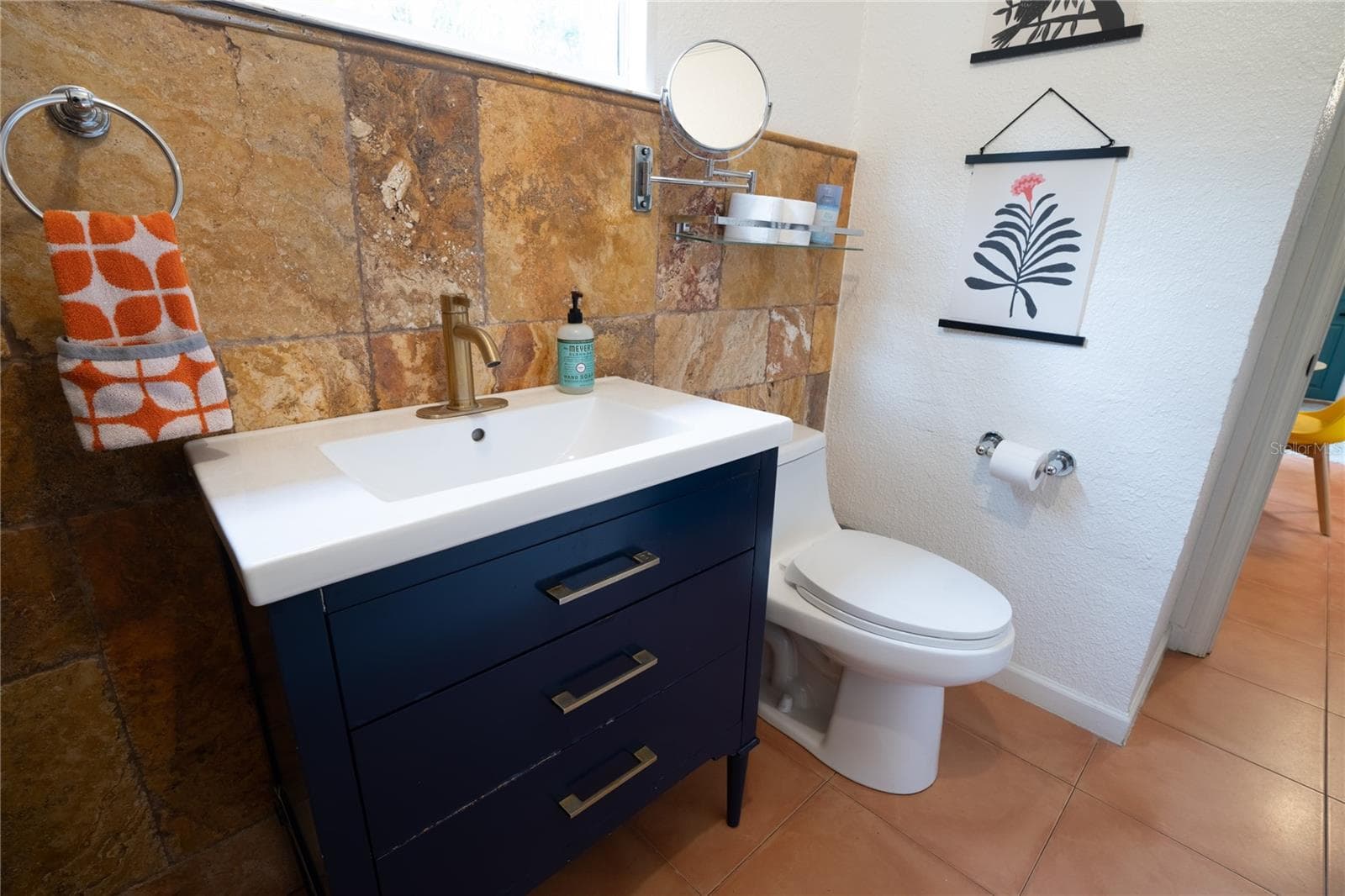 Bright and spacious guesthouse bathroom - 795 30TH ST, ORLANDO