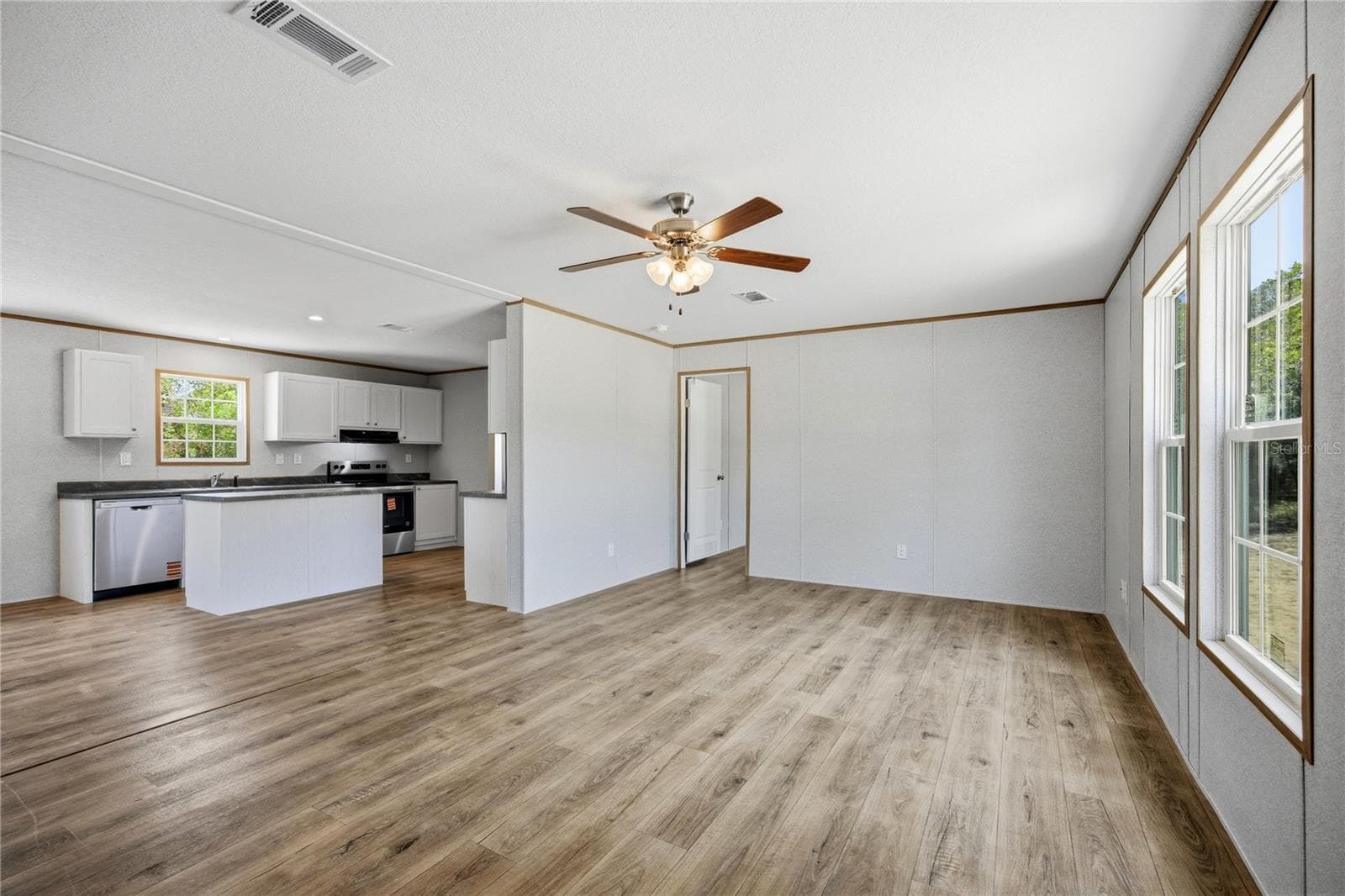 Manufactured Home at 119 LONDON AVE, INTERLACHEN, photo 6 of 44
