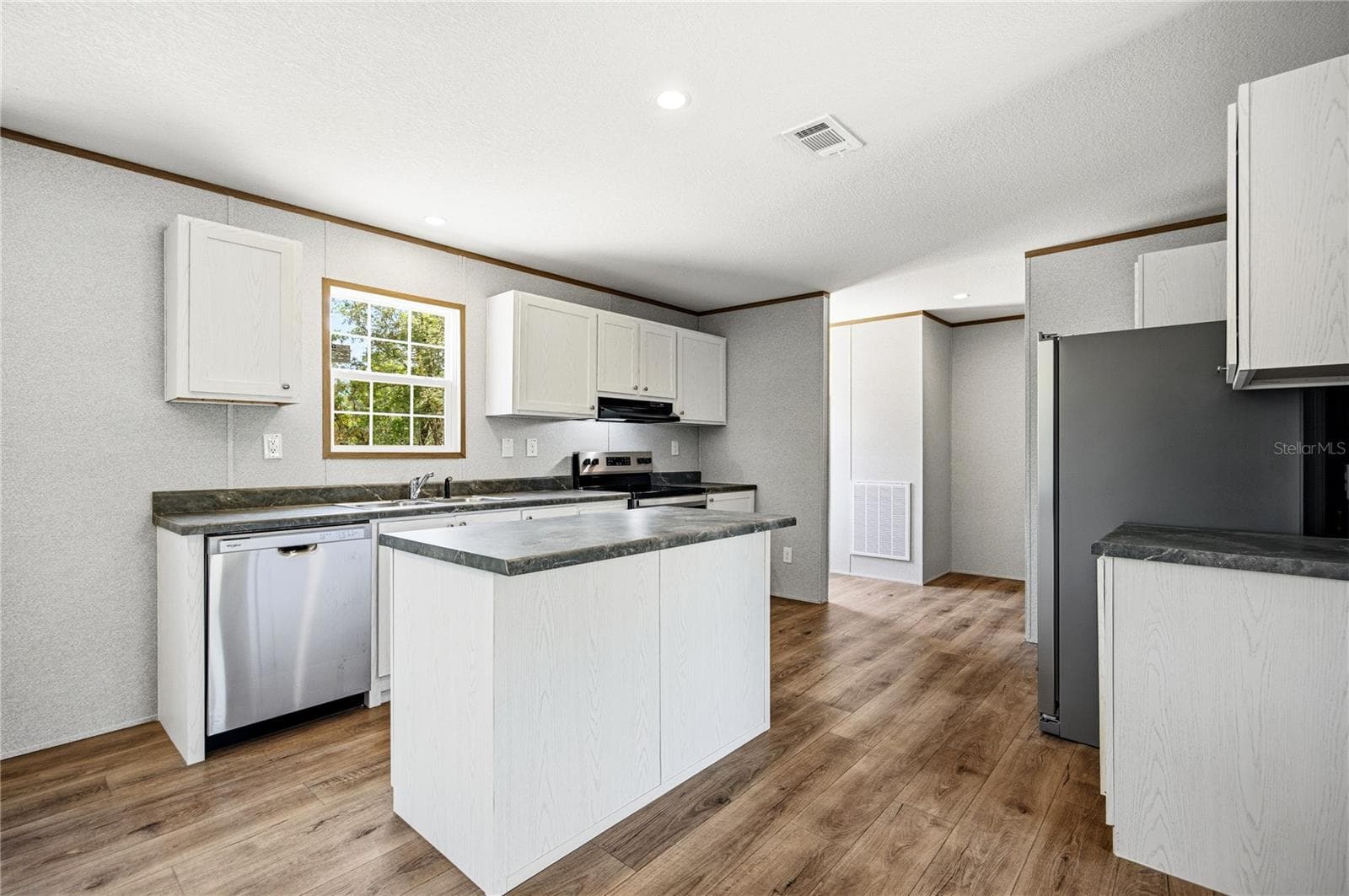 Manufactured Home at 119 LONDON AVE, INTERLACHEN, photo 10 of 44