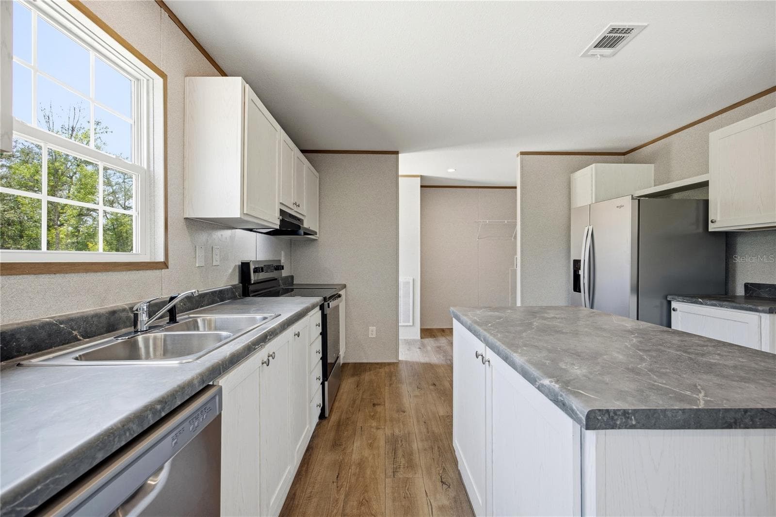 Manufactured Home at 119 LONDON AVE, INTERLACHEN, photo 11 of 44