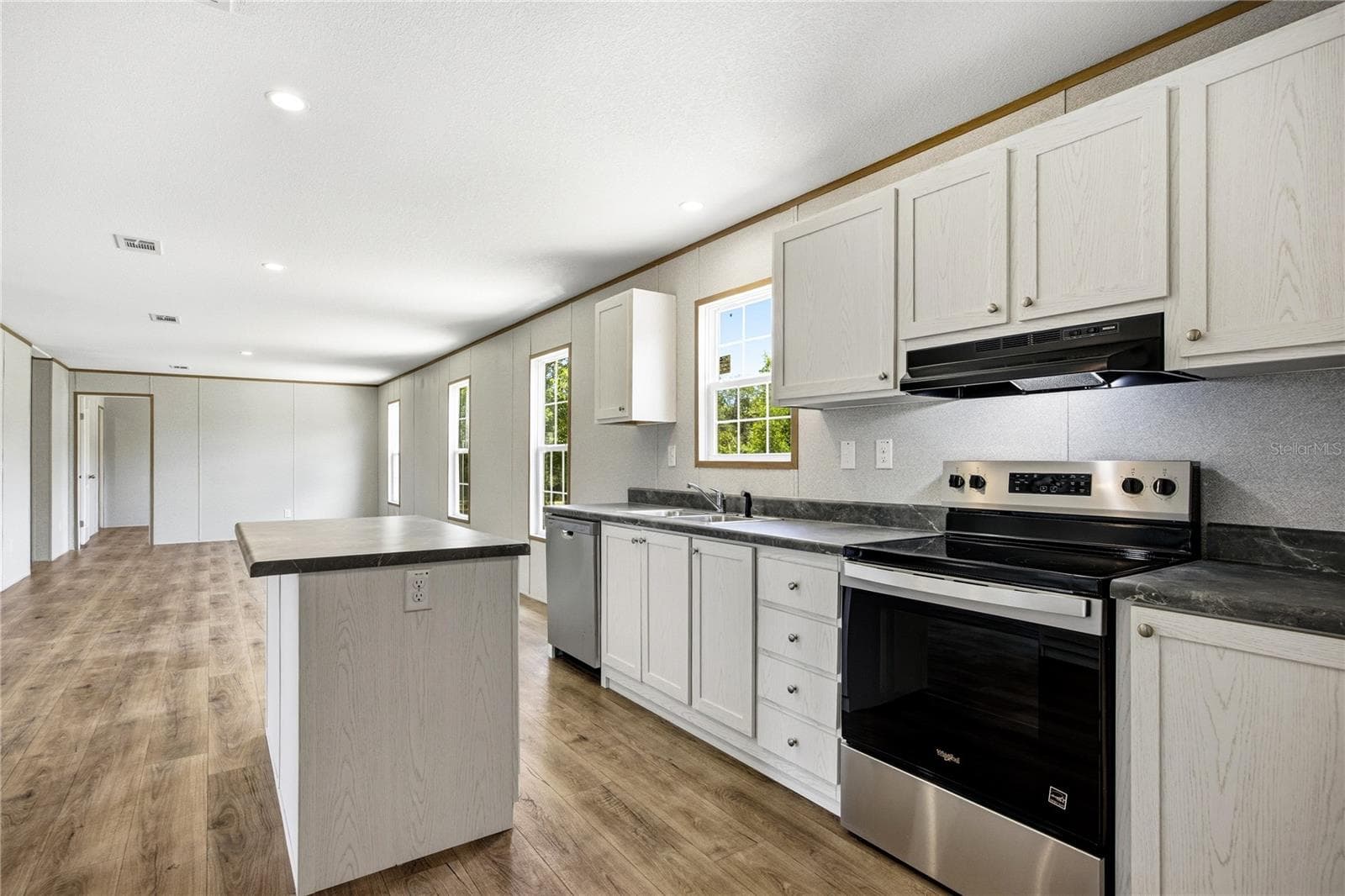 Manufactured Home at 119 LONDON AVE, INTERLACHEN, photo 14 of 44