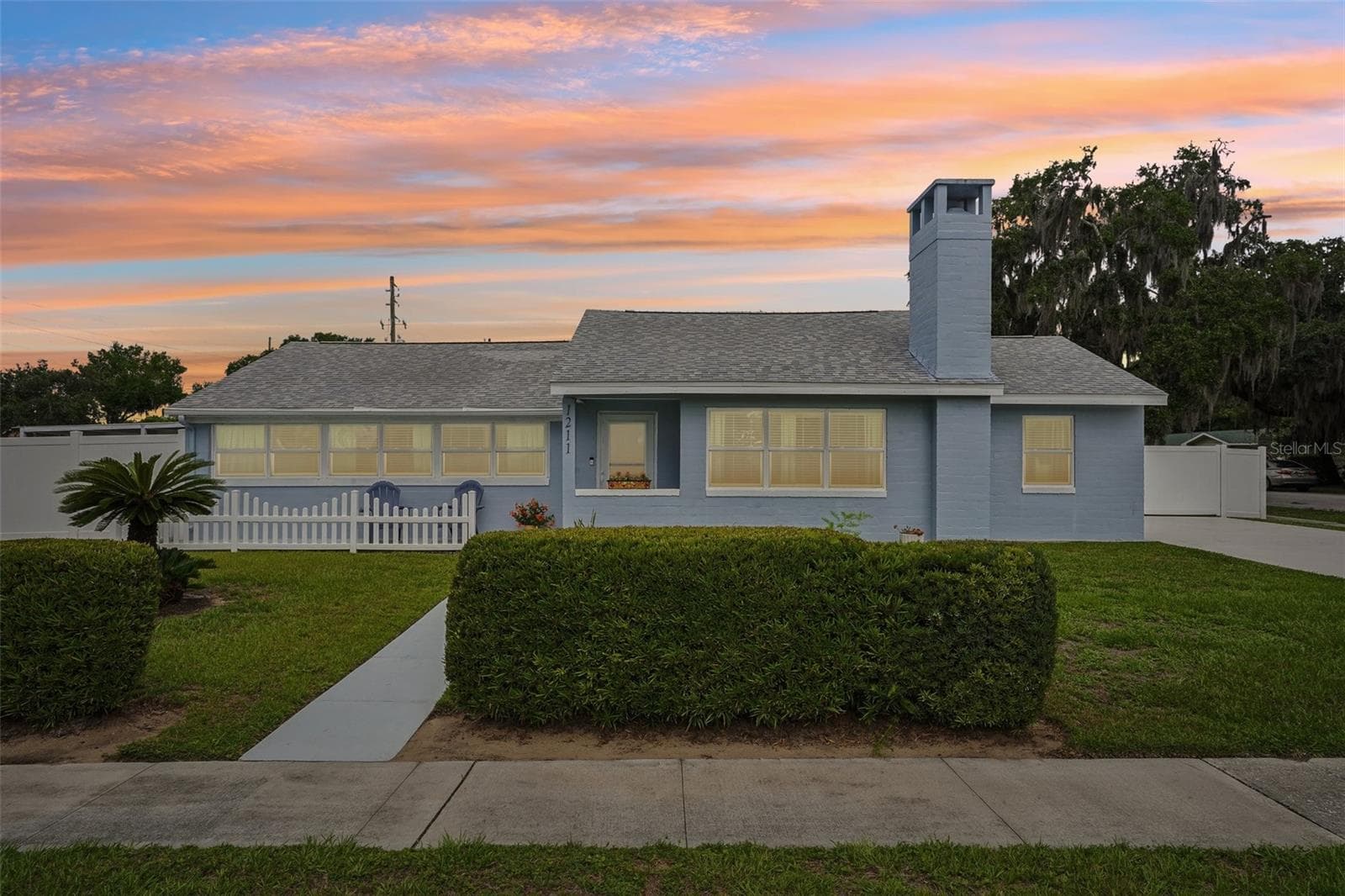 Single Family Residence at 1211 MORNINGSIDE DR, MOUNT DORA, photo 2 of 66