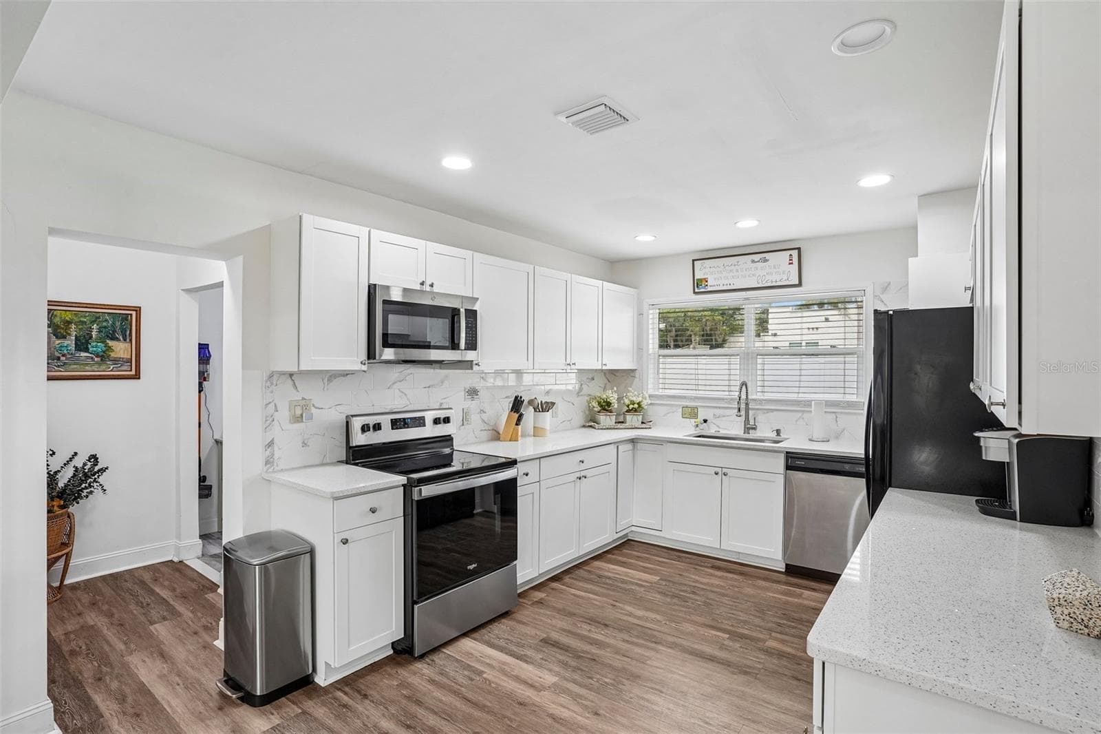Single Family Residence at 1211 MORNINGSIDE DR, MOUNT DORA, photo 9 of 66