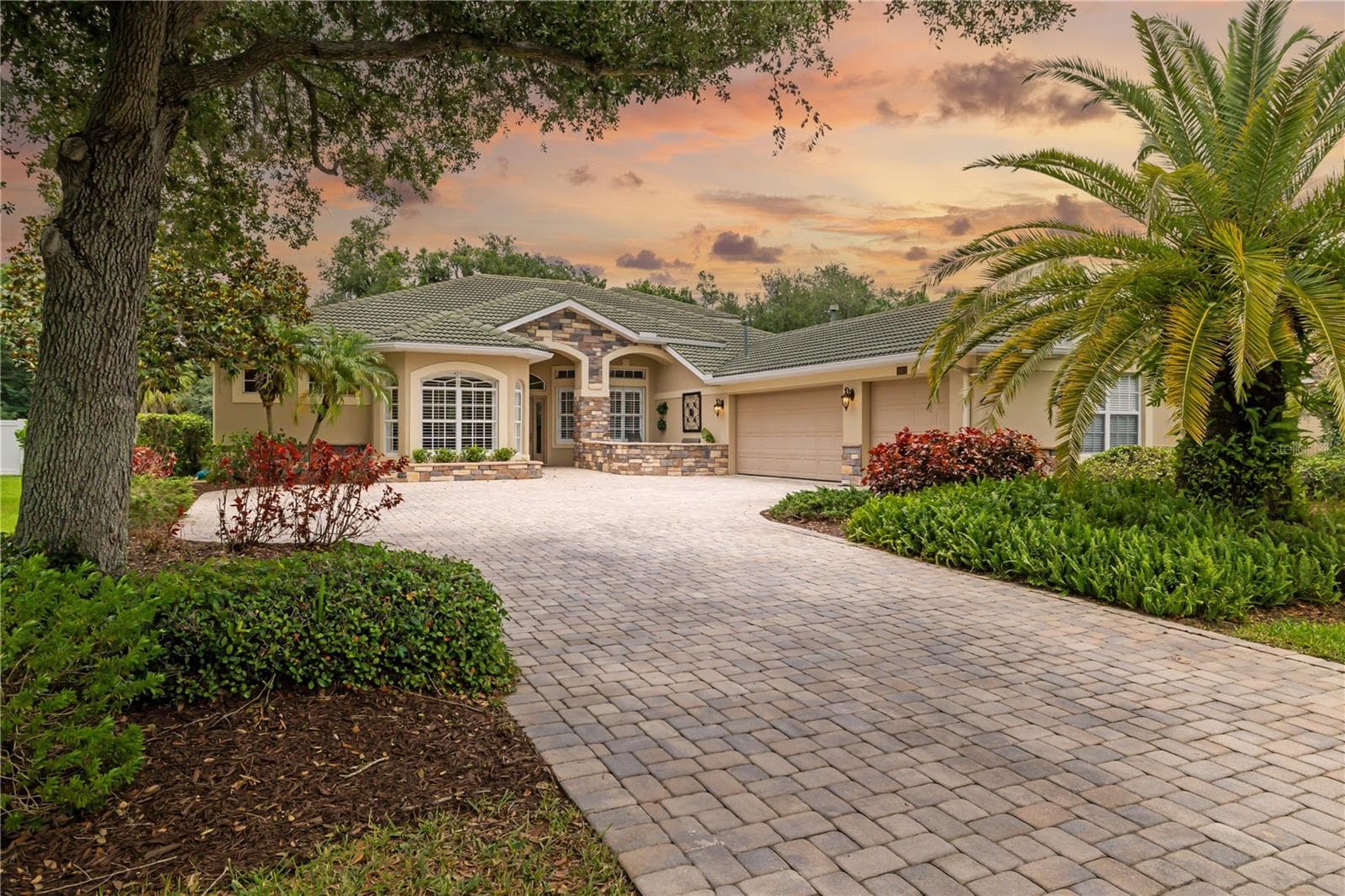 12471 Natureview Circle, Bradenton, FL 34212 Tropical, tranquil, serene sunsets for everyday living where everyday feels like a year round vacation in Paradise - 12471 NATUREVIEW CIR, BRADENTON