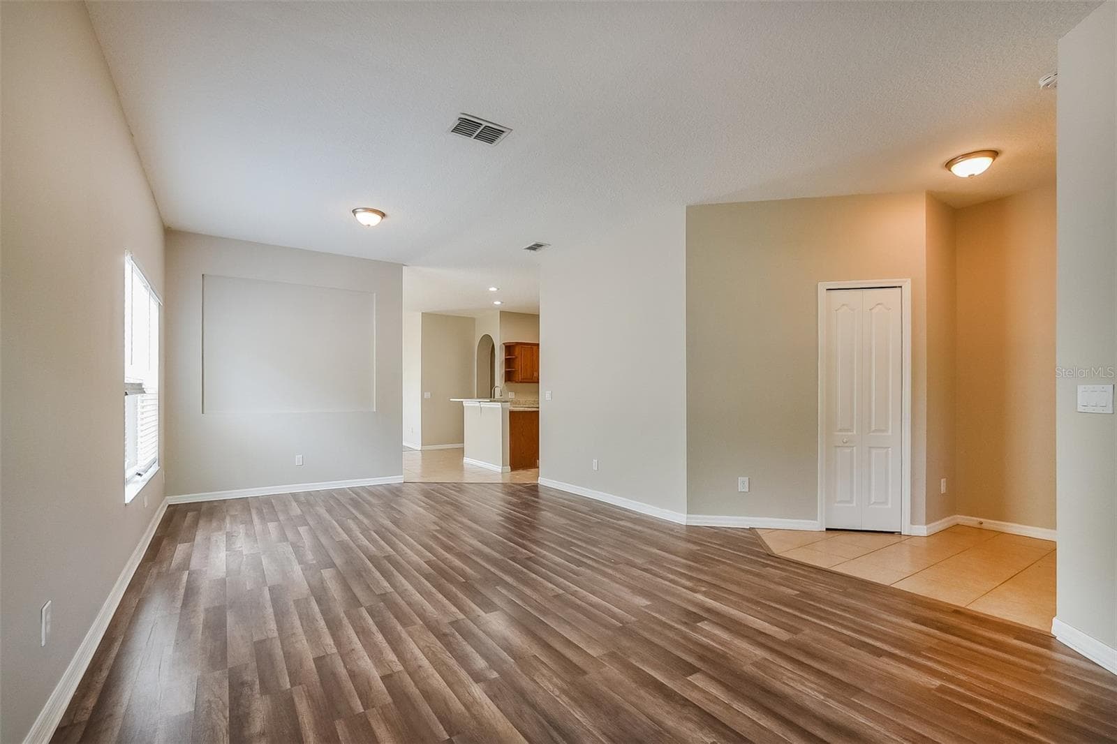 Single Family Residence at 1221 LONGVILLE CIR, TAVARES, photo 2 of 21