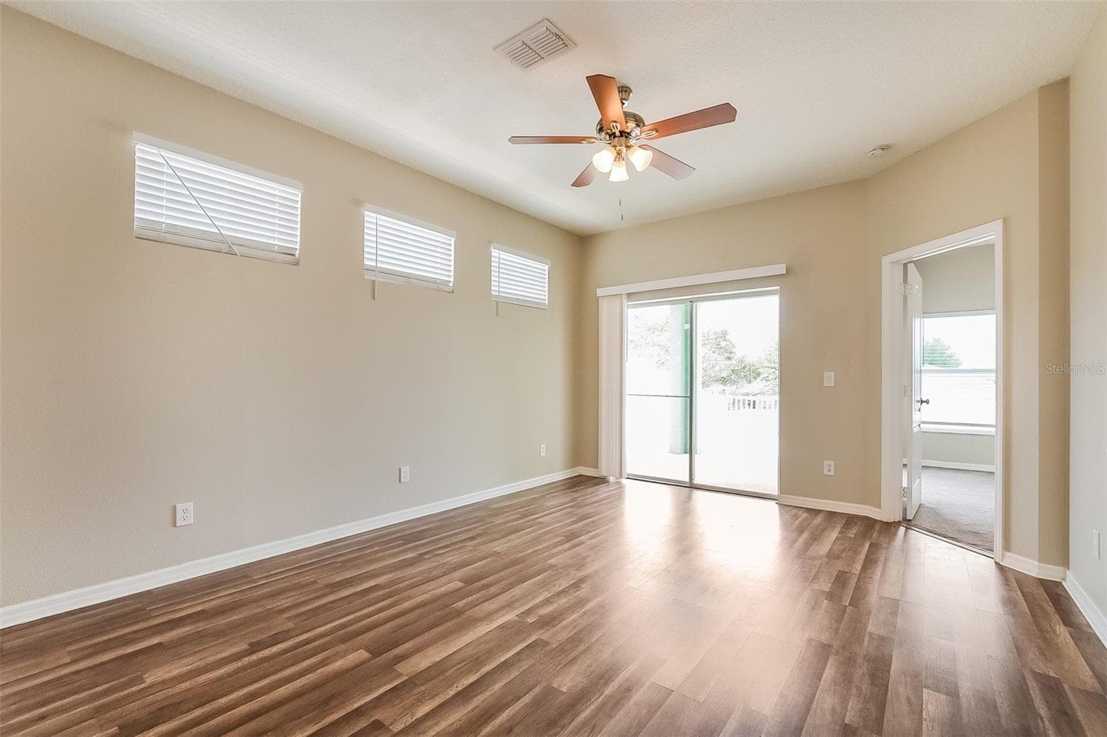 Single Family Residence at 1221 LONGVILLE CIR, TAVARES, photo 7 of 21