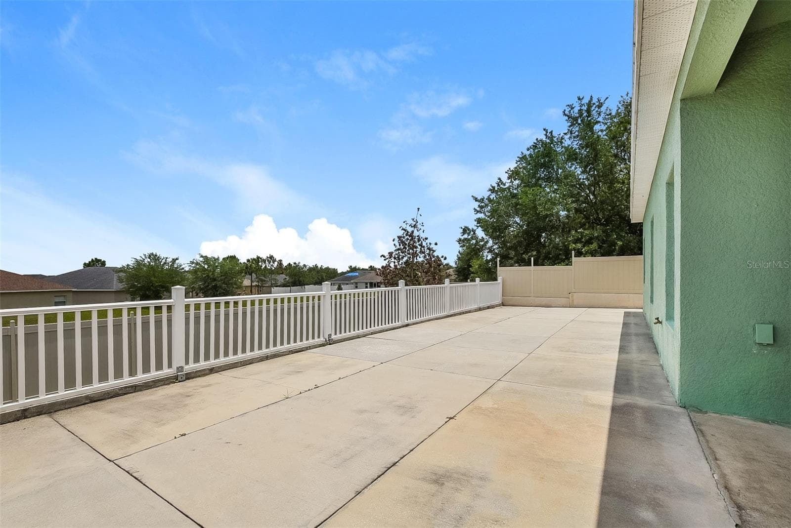 Single Family Residence at 1221 LONGVILLE CIR, TAVARES, photo 18 of 21