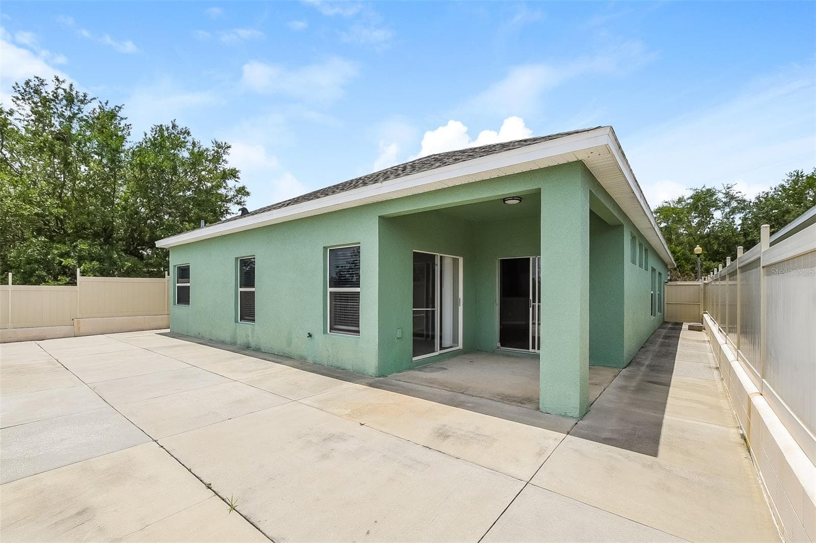 Single Family Residence at 1221 LONGVILLE CIR, TAVARES, photo 19 of 21