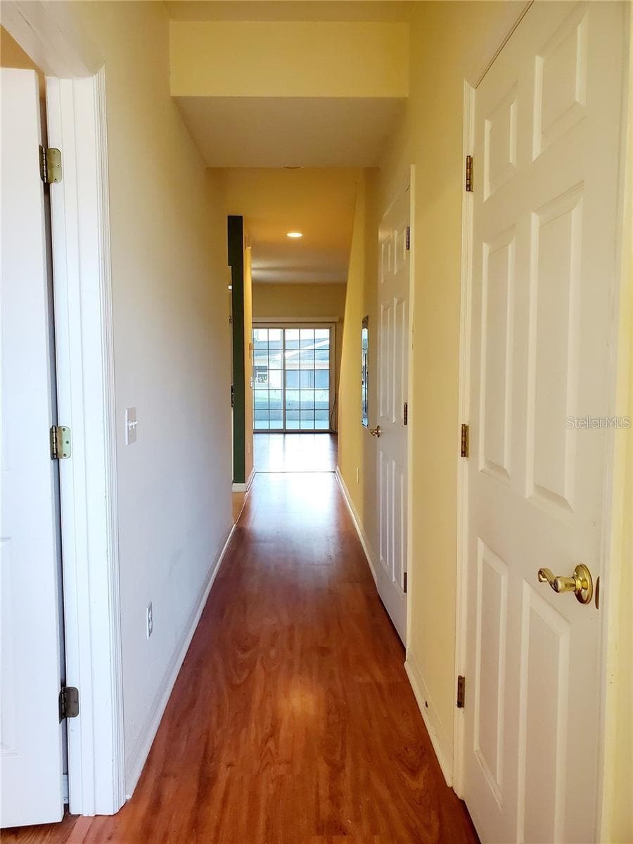 Front entry hallway - 1561 NW 29TH RD #8, GAINESVILLE