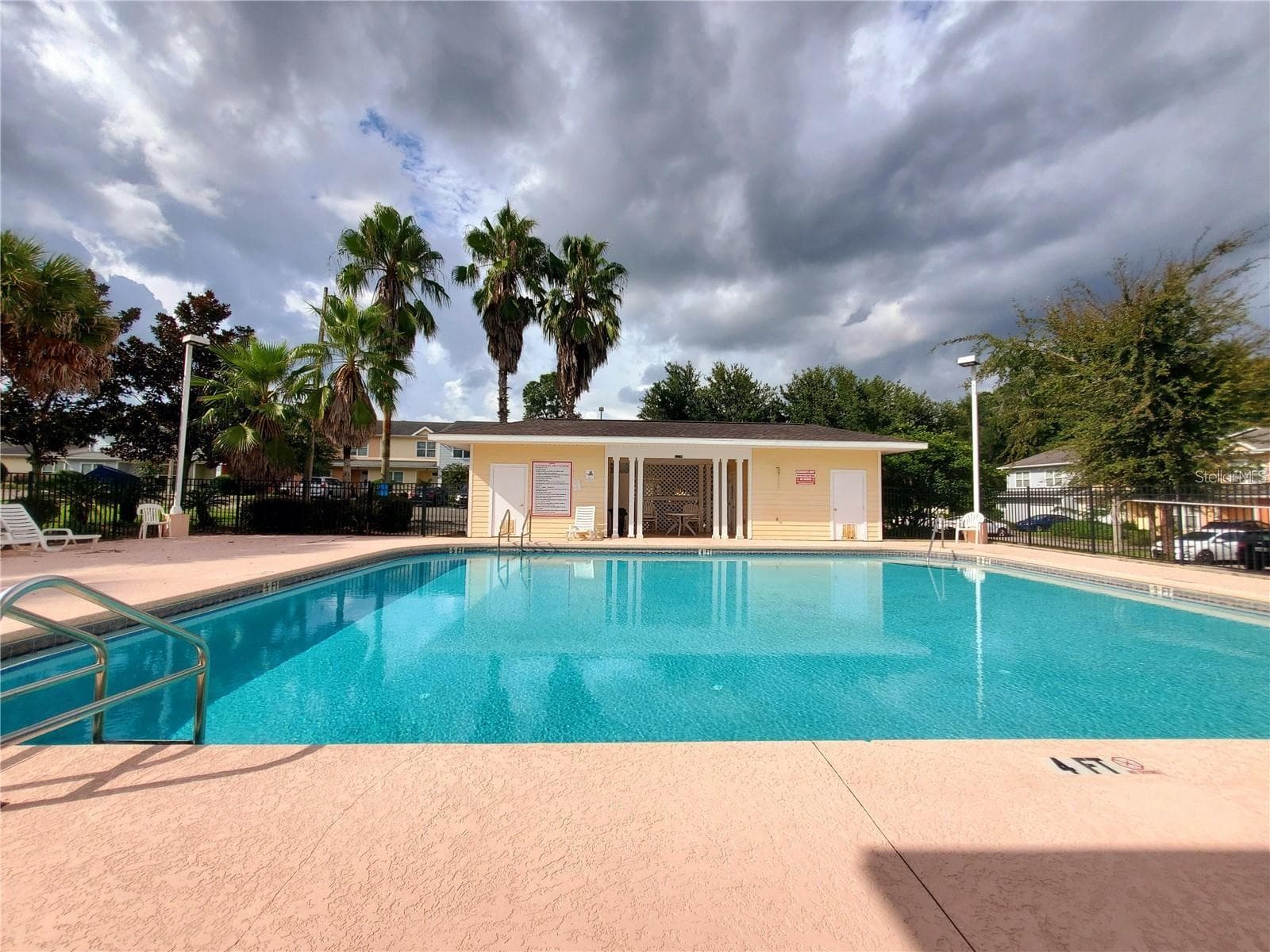 Community pool - 1561 NW 29TH RD #8, GAINESVILLE
