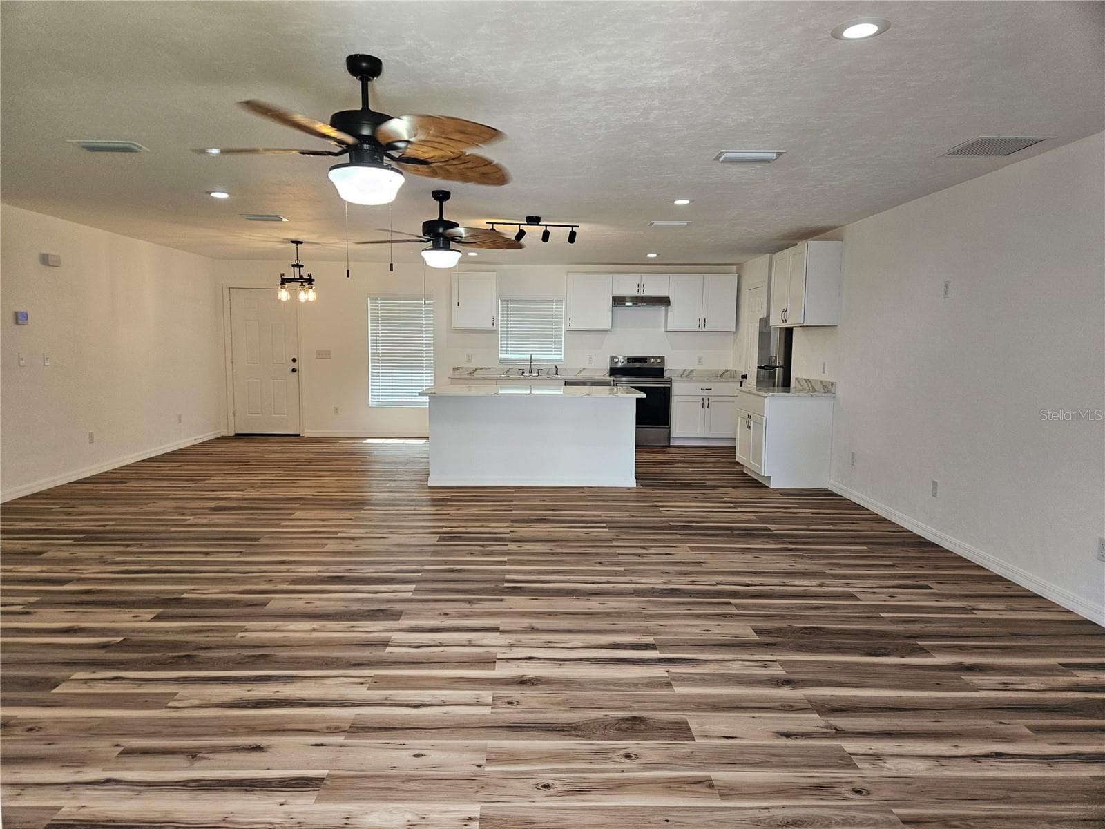 Single Family Residence at 51 NE 10TH ST, WILLISTON, photo 8 of 34