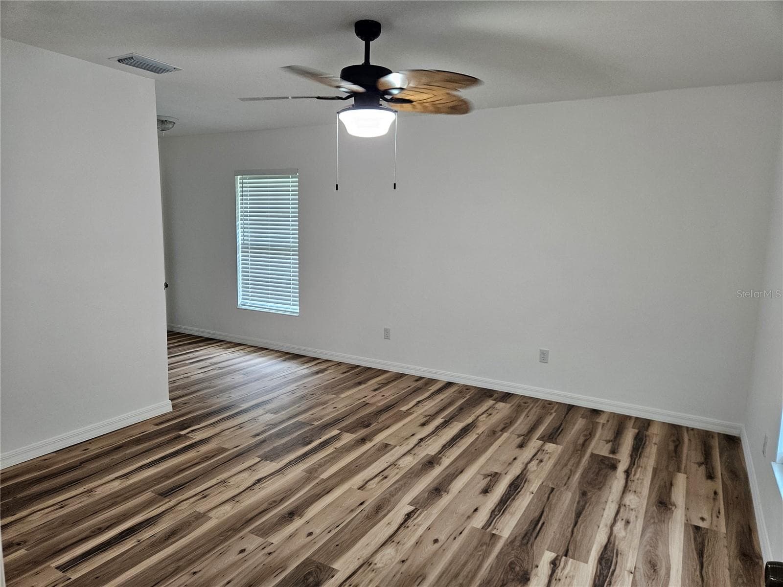 Single Family Residence at 51 NE 10TH ST, WILLISTON, photo 12 of 34