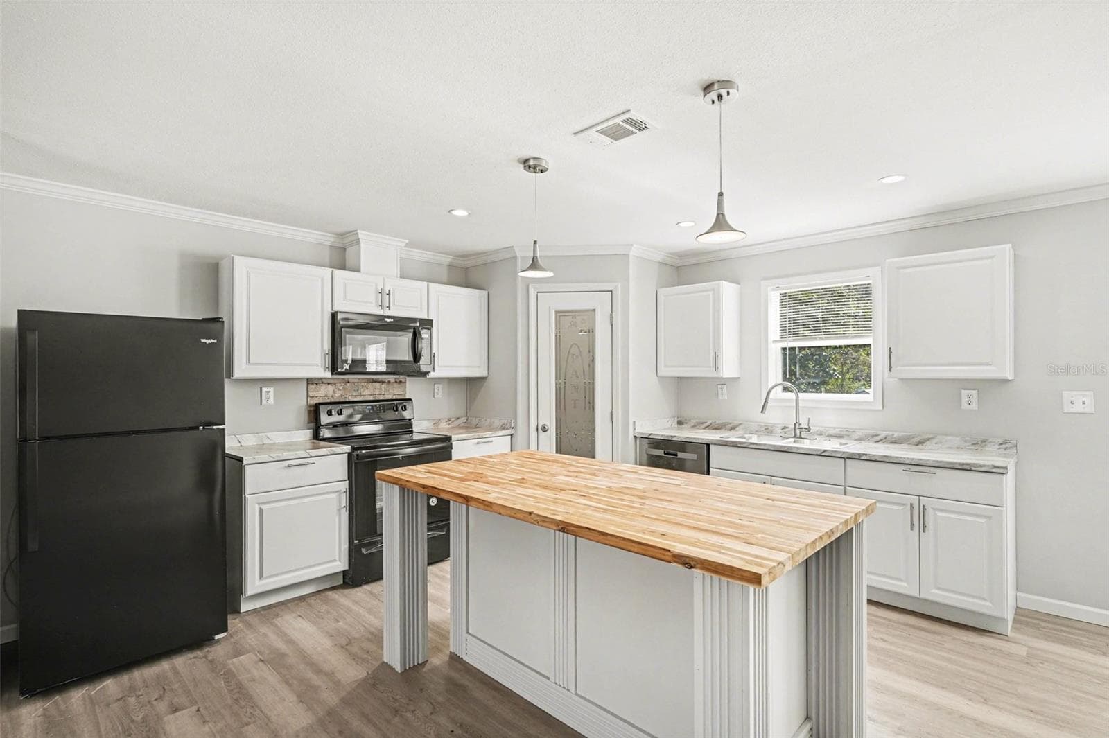 kitchen - 23950 BASS RD, ASTOR