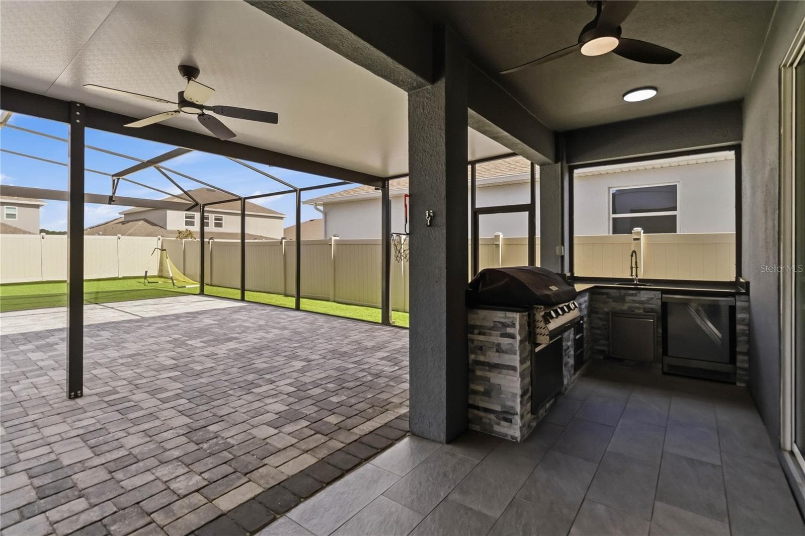 Screened and paved backyard - 4519 LIONS GATE AVE, CLERMONT