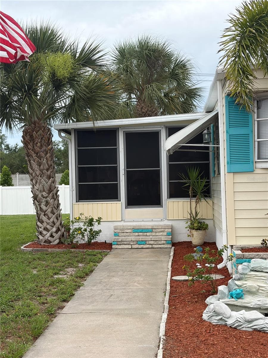 Entrance to the side porch - windows all the way around giving an abundance of natural light - pleasant place to spend a day - 723 ROMA RD, VENICE