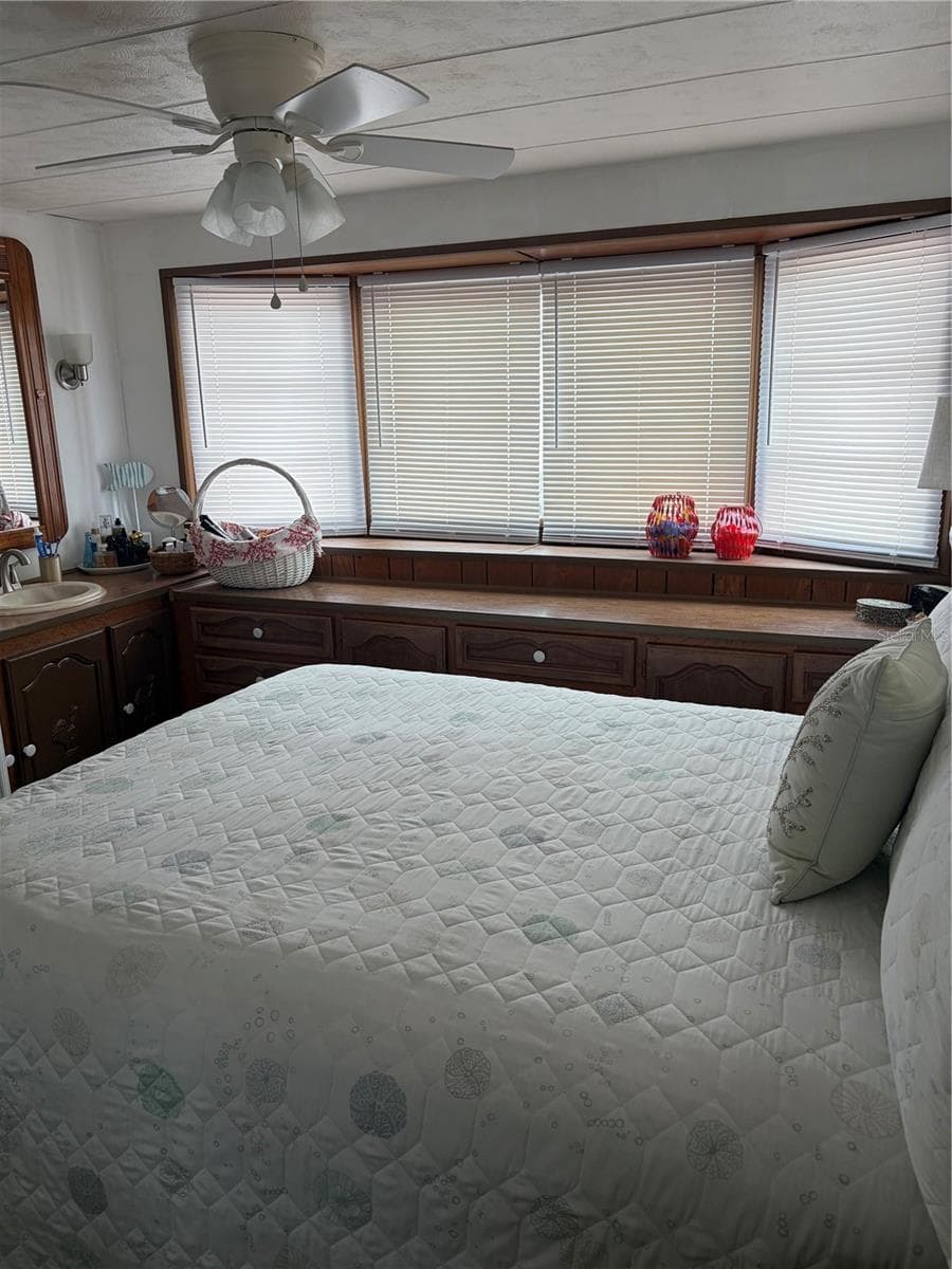 Master bedroom has an abundance of built in cabinetry, an ensuite, and large windows for that natural light. - 723 ROMA RD, VENICE