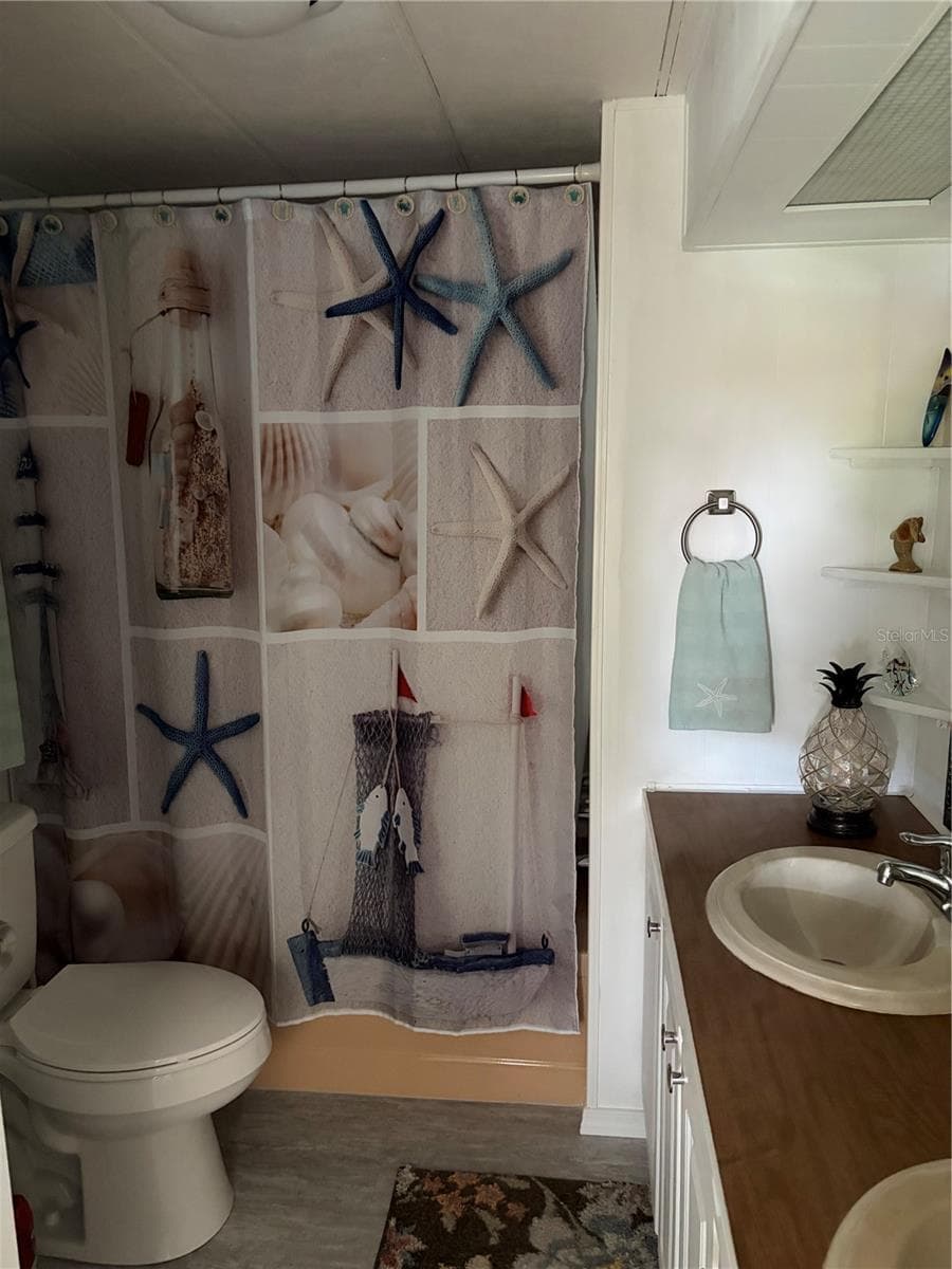 Another view of the 2nd bathroom - 723 ROMA RD, VENICE