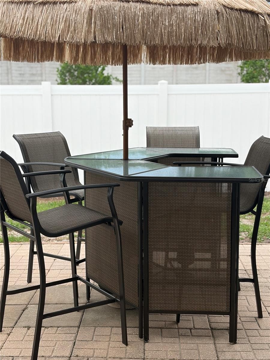 Another view of the patio area. - 723 ROMA RD, VENICE