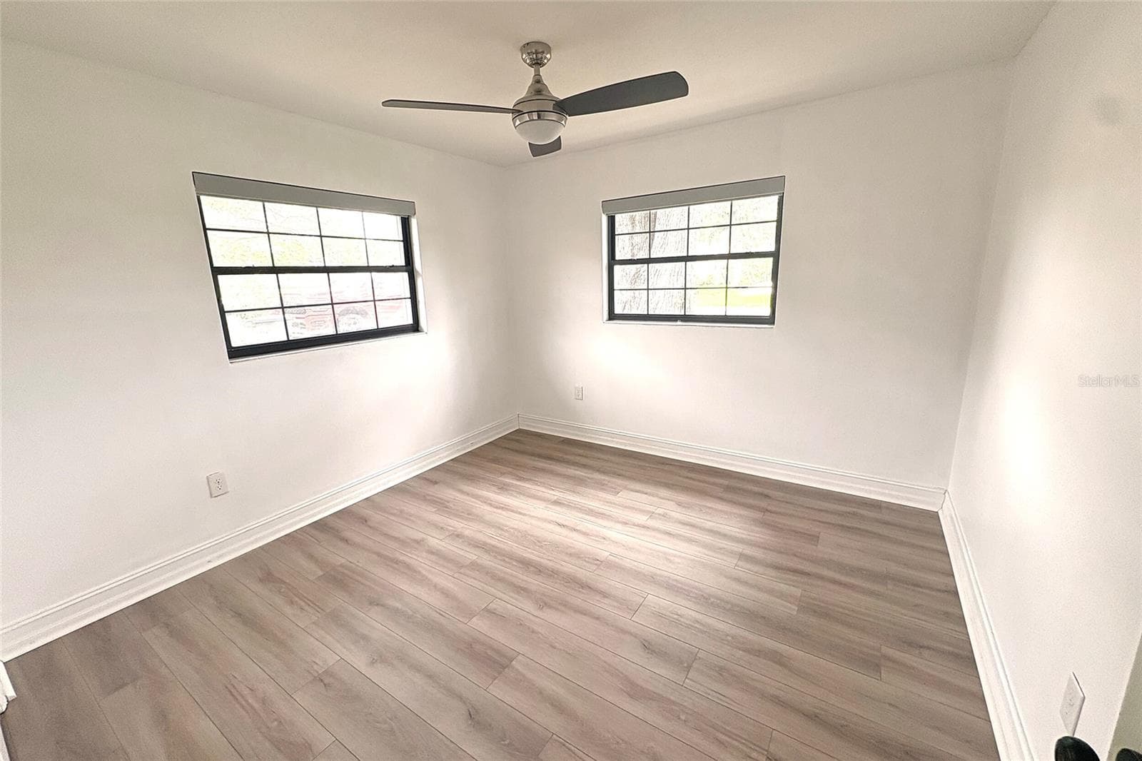 Single Family Residence at 1349 VIEWTOP DR, CLEARWATER, photo 17 of 31