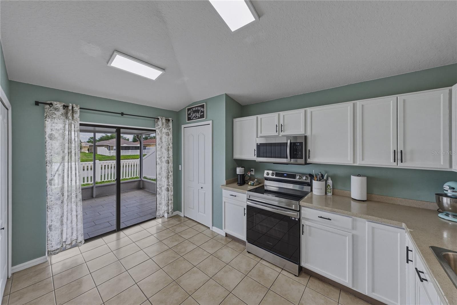 Single Family Residence at 8160 CANTERBURY LAKE BLVD, TAMPA, photo 16 of 46
