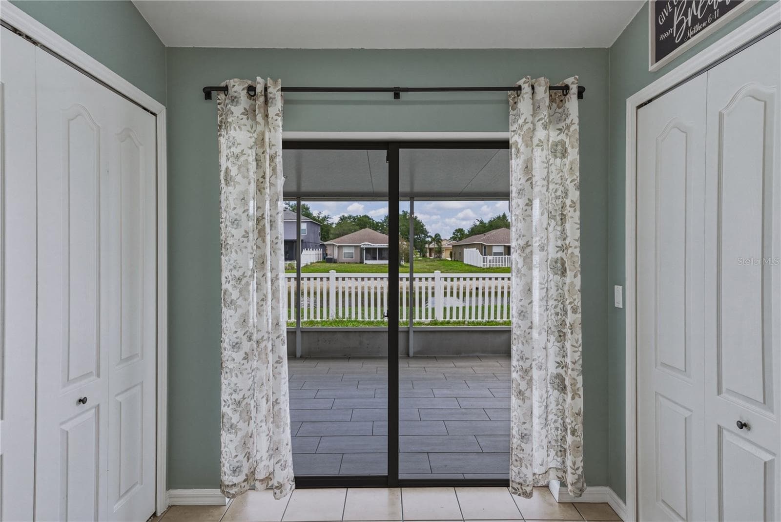 Single Family Residence at 8160 CANTERBURY LAKE BLVD, TAMPA, photo 17 of 46