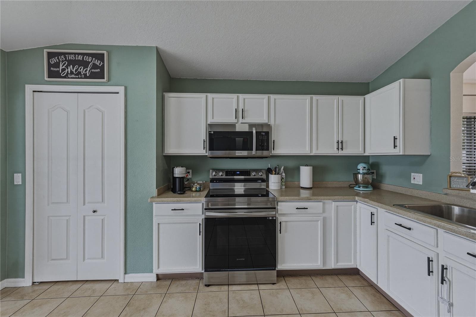 Single Family Residence at 8160 CANTERBURY LAKE BLVD, TAMPA, photo 18 of 46