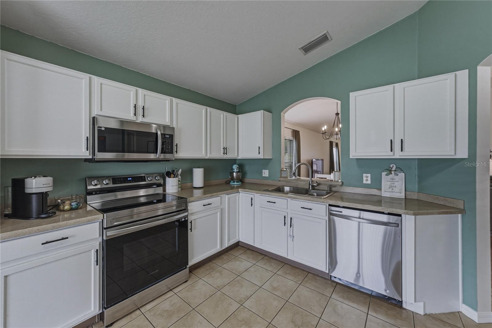 Single Family Residence at 8160 CANTERBURY LAKE BLVD, TAMPA, photo 19 of 46