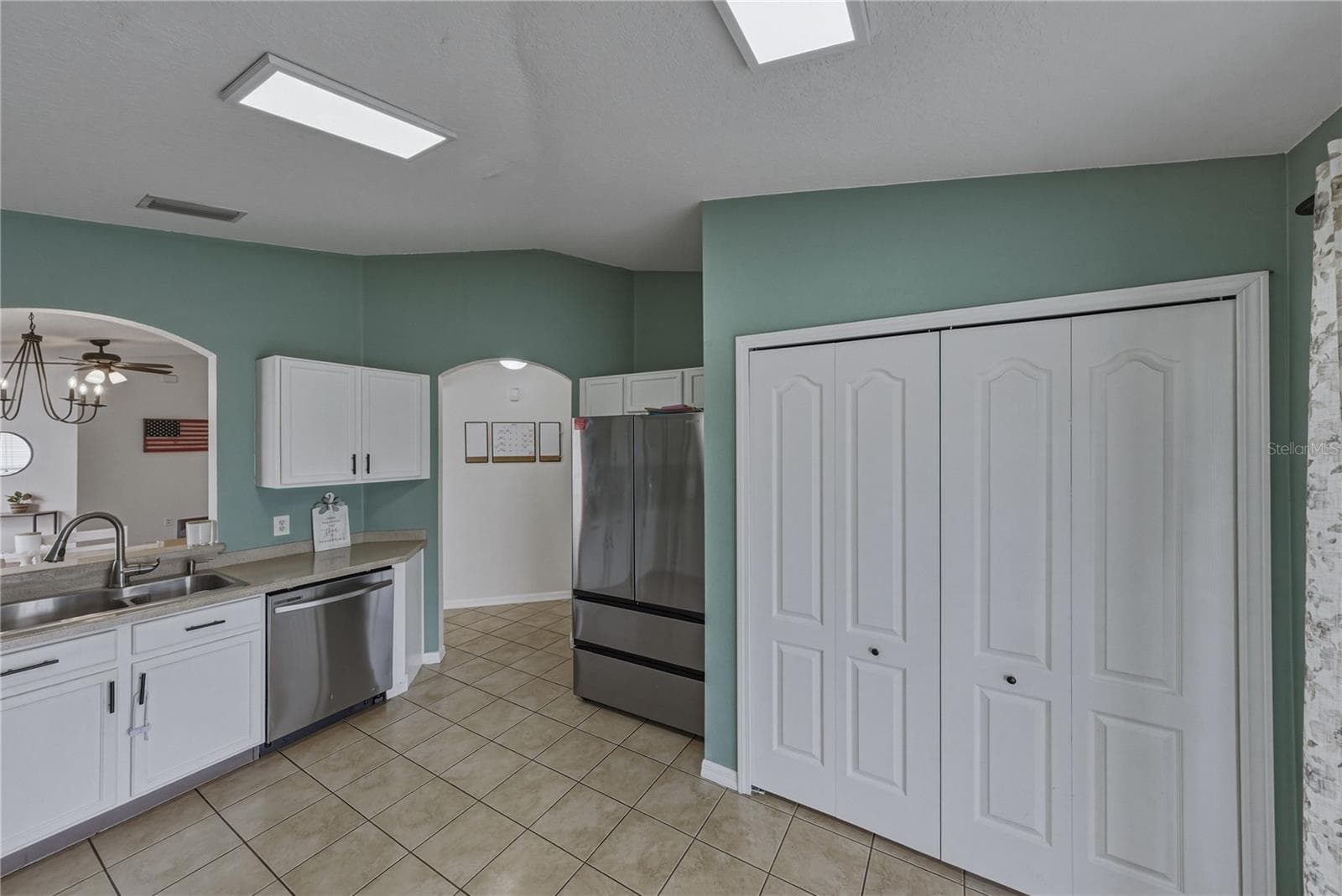 Single Family Residence at 8160 CANTERBURY LAKE BLVD, TAMPA, photo 21 of 46
