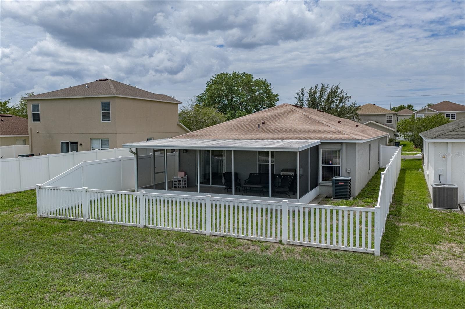 Single Family Residence at 8160 CANTERBURY LAKE BLVD, TAMPA, photo 44 of 46
