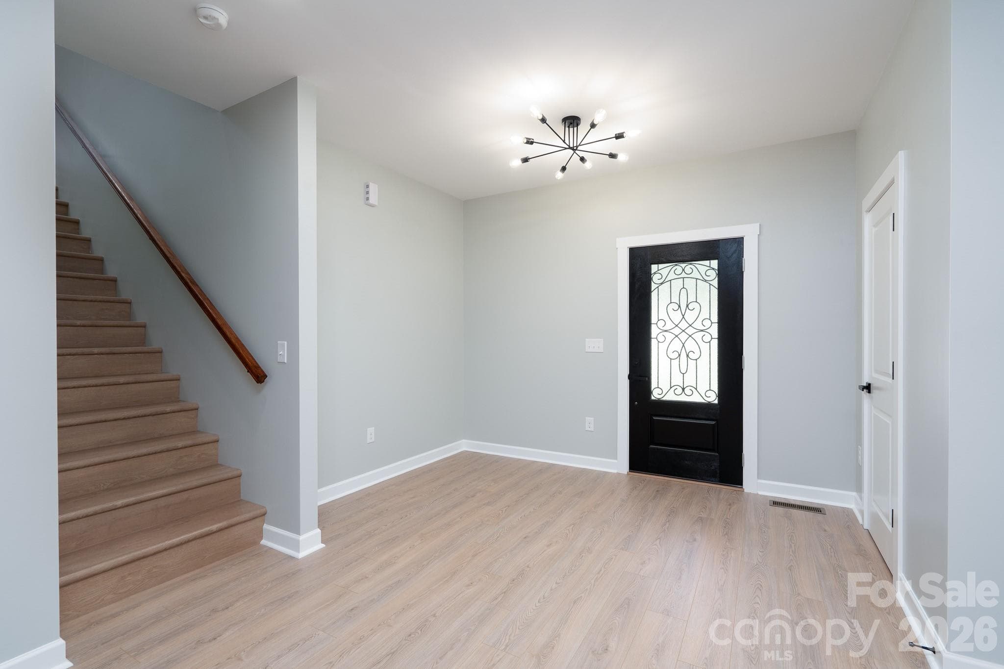 Single Family Residence at 610 Queens Drive, Dallas, photo 15 of 44
