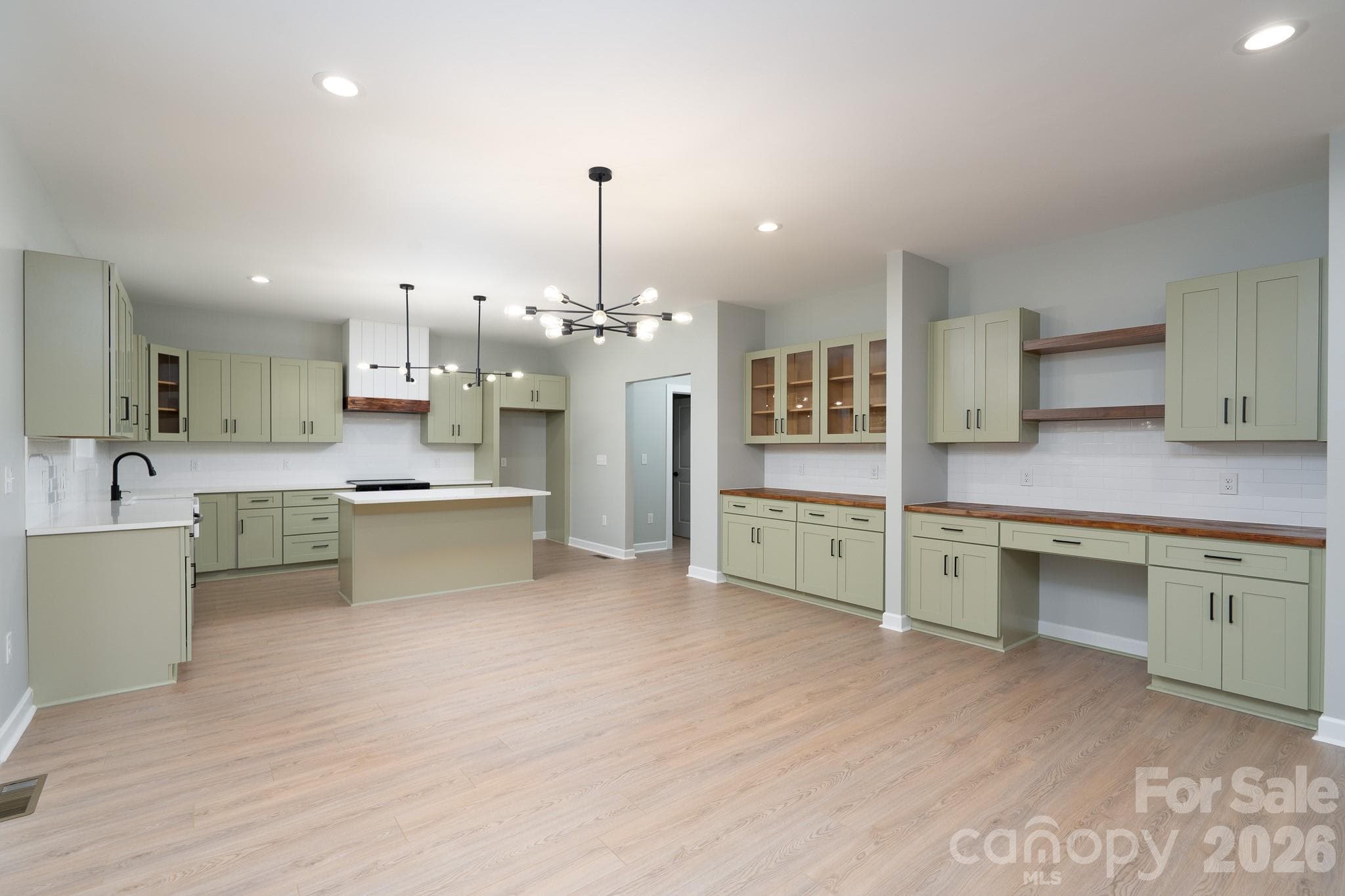 Single Family Residence at 610 Queens Drive, Dallas, photo 21 of 44