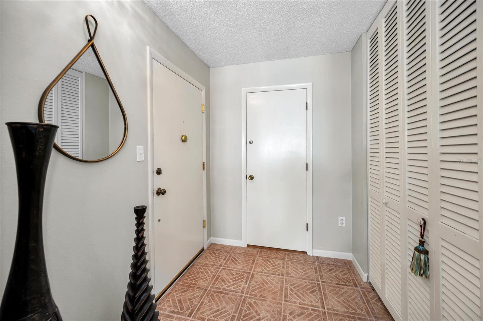 Condo foyer - 100 BLUFF VIEW DR #514C, BELLEAIR BLUFFS