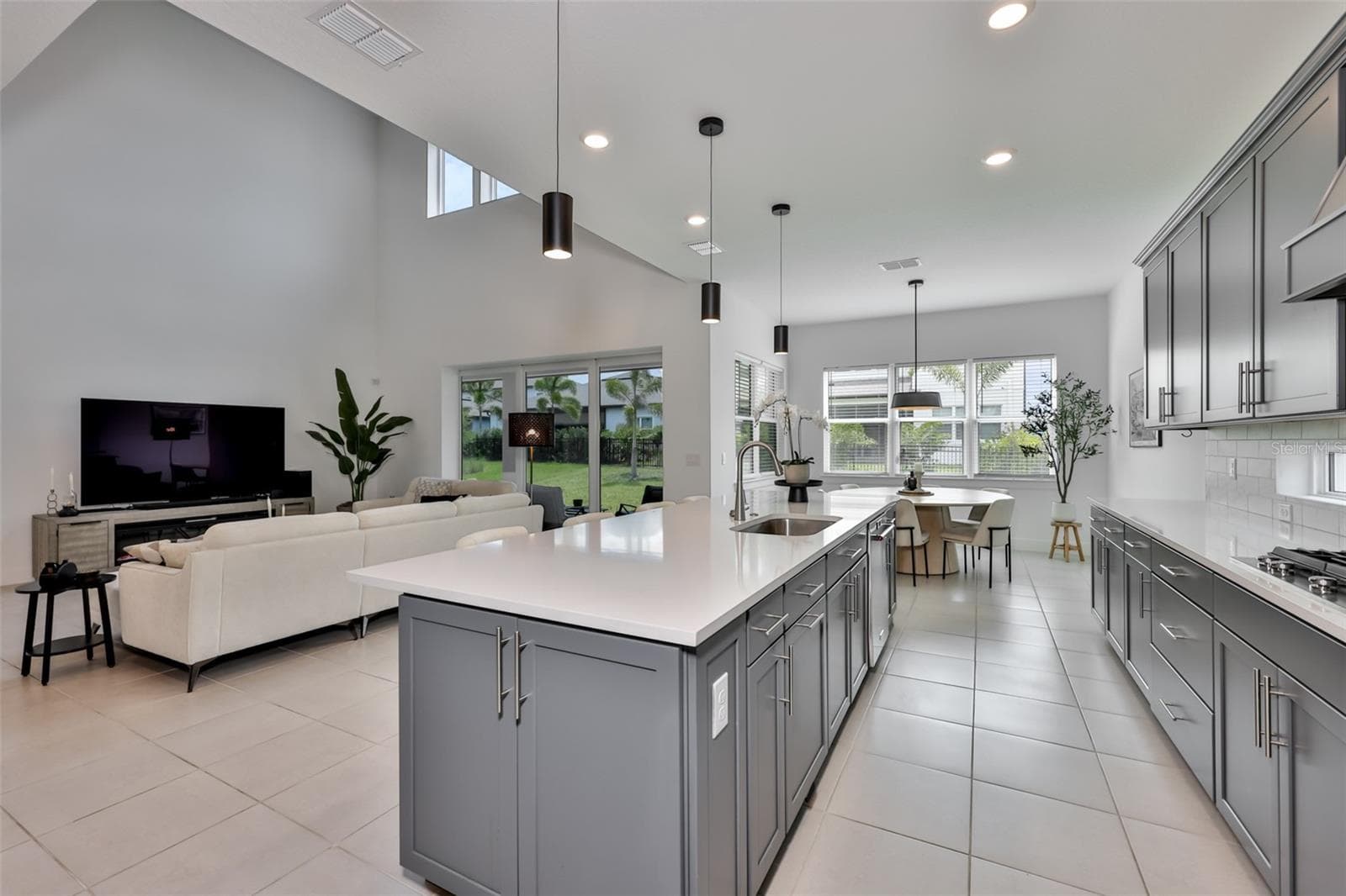 Kitchen to LR - 6107 GOLDEN BEACH DR, APOLLO BEACH