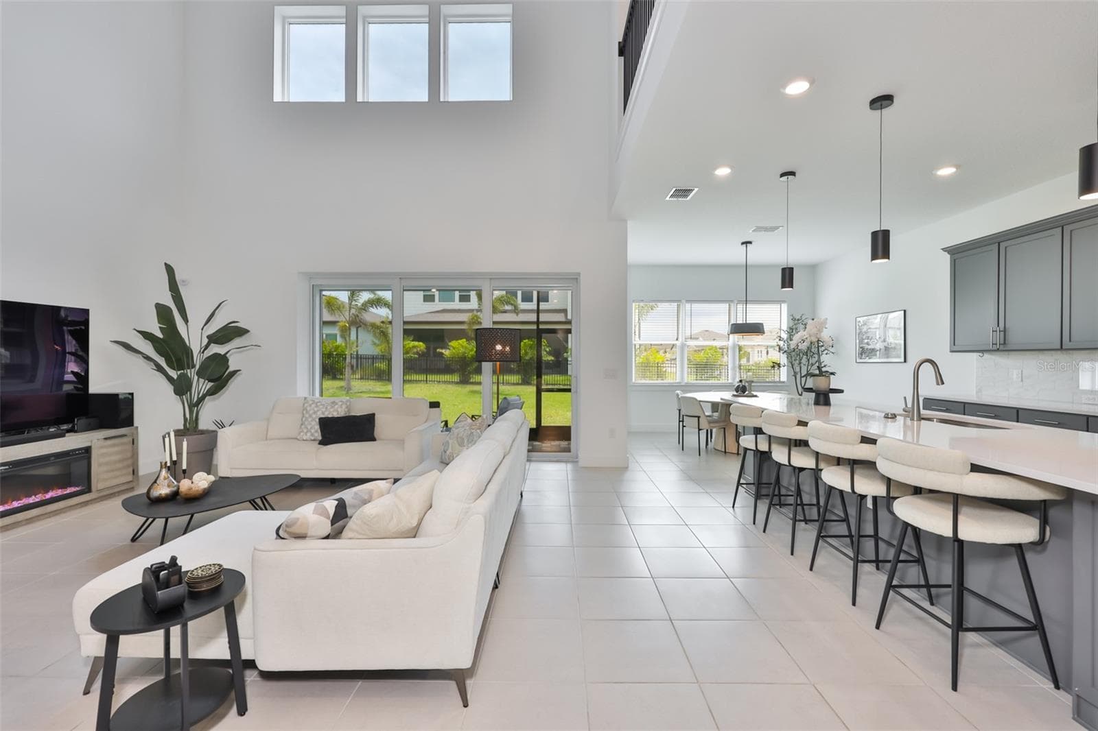 Living room/kitchen - 6107 GOLDEN BEACH DR, APOLLO BEACH