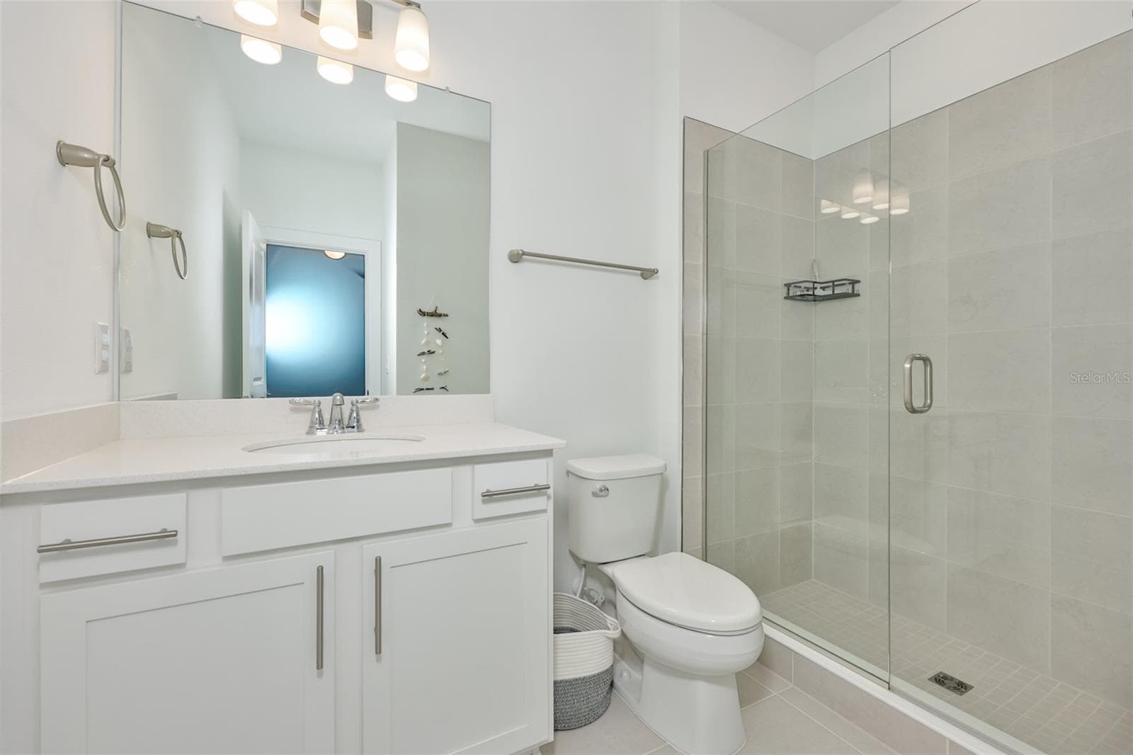 Bedroom2 ensuite - 6107 GOLDEN BEACH DR, APOLLO BEACH