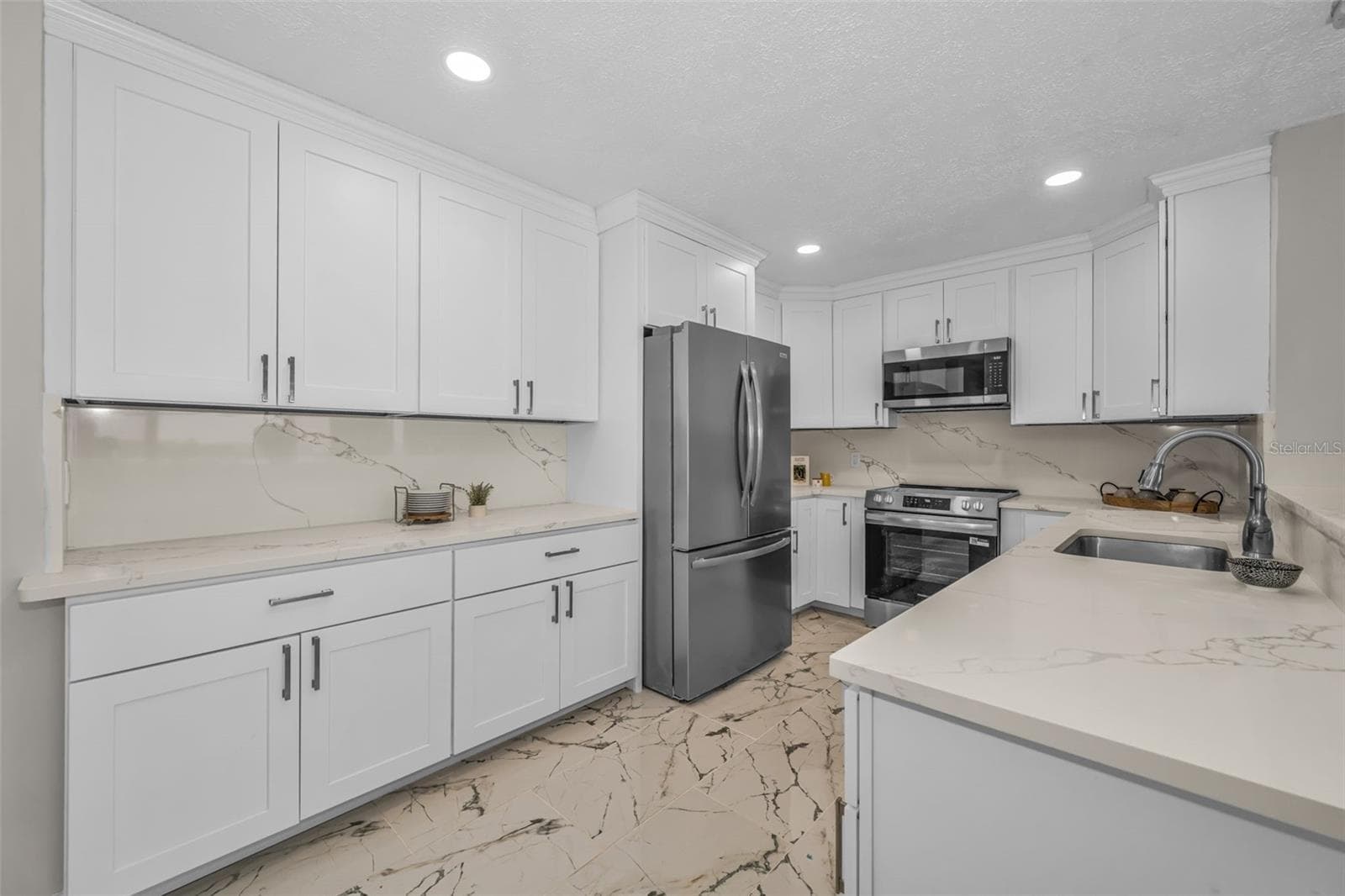 All new appliances - 100 BLUFF VIEW DR #604C, BELLEAIR BLUFFS