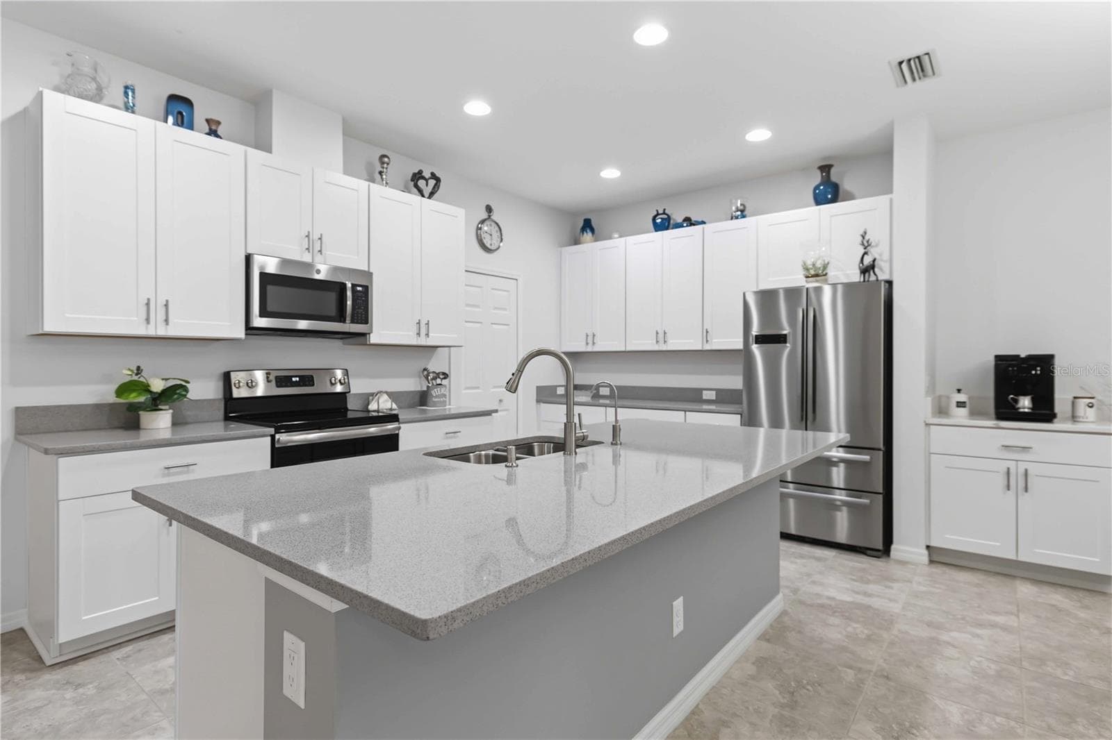 Villa at 8512 CACHE DR, SARASOTA, photo 24 of 46