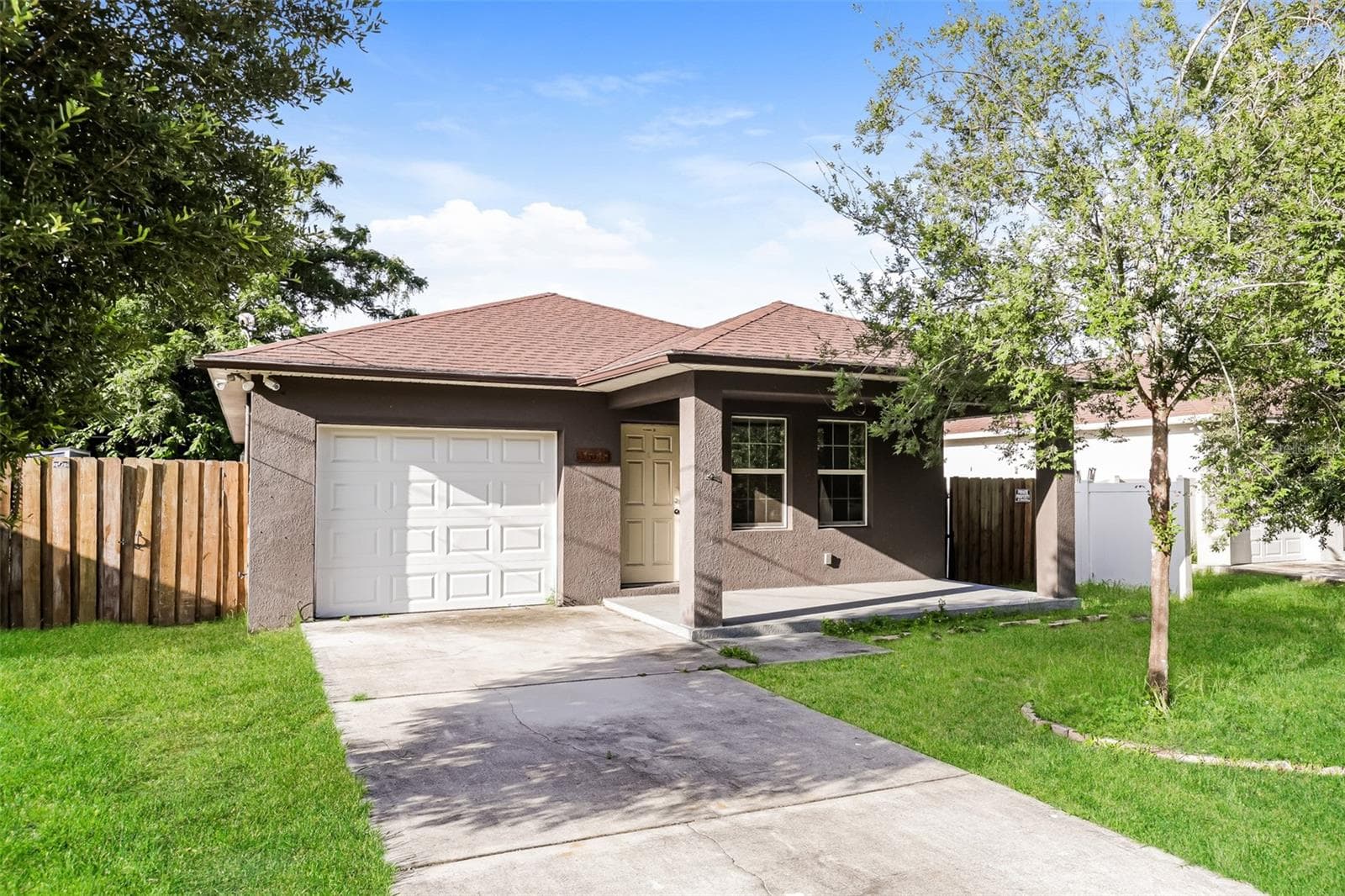 Single Family Residence at 1505 E CARACAS ST, TAMPA, photo 2 of 21