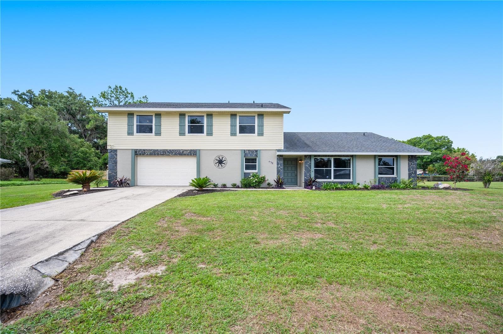 Single Family Residence at 4128 MATHER RD W, LAKELAND, photo 2 of 44