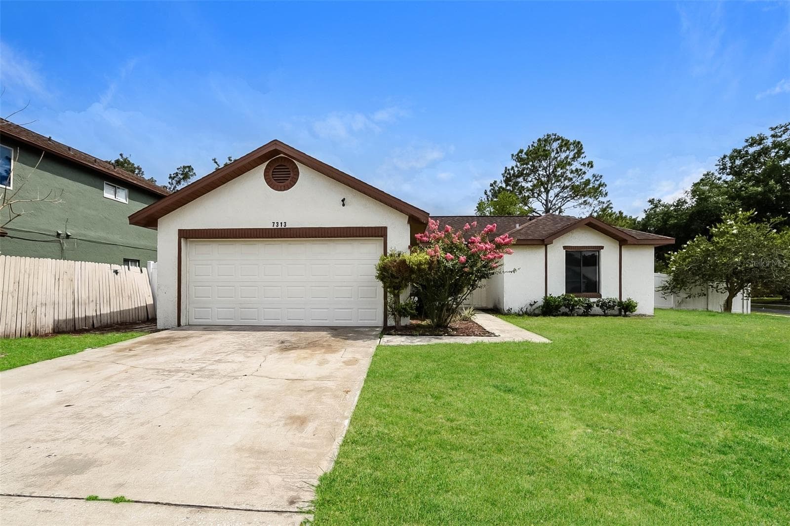 Single Family Residence at 7313 RADIANT CIR, ORLANDO, photo 2 of 21