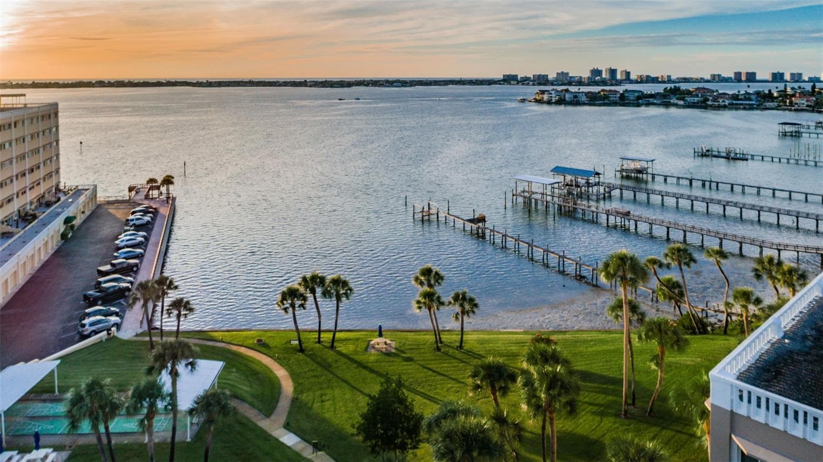 Aerial view of community - 100 BLUFF VIEW DR #608C, BELLEAIR BLUFFS