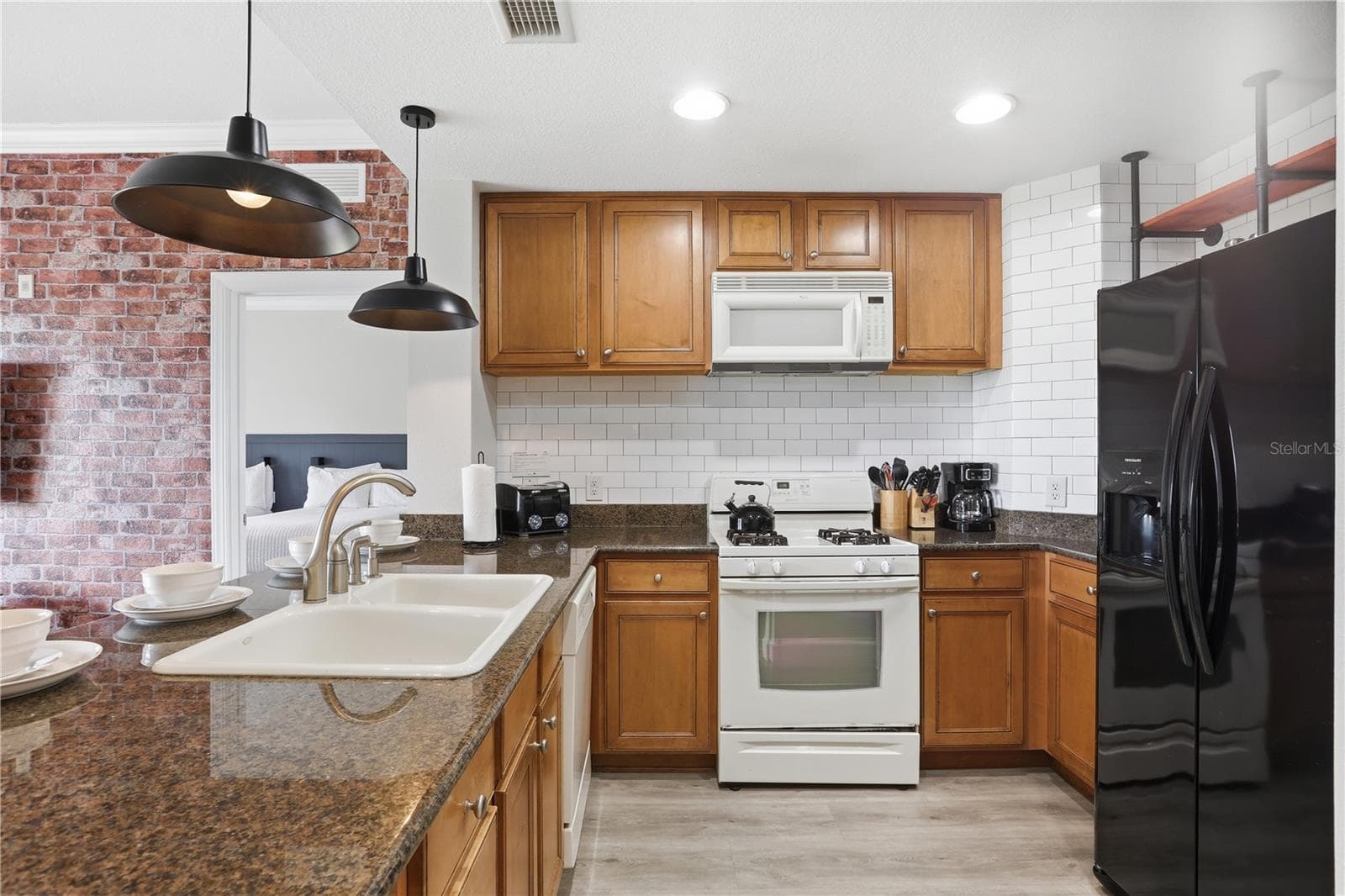 Granate Counter Tops - 7673 HERITAGE CROSSING WAY #102, REUNION