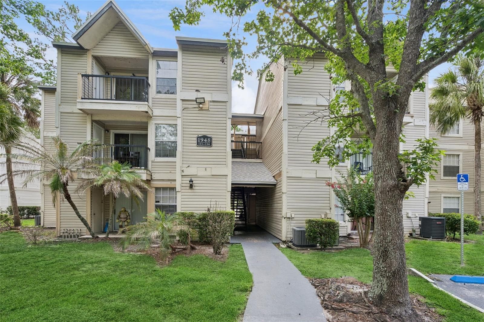 1948 LAKE ATRIUMS CIR #124